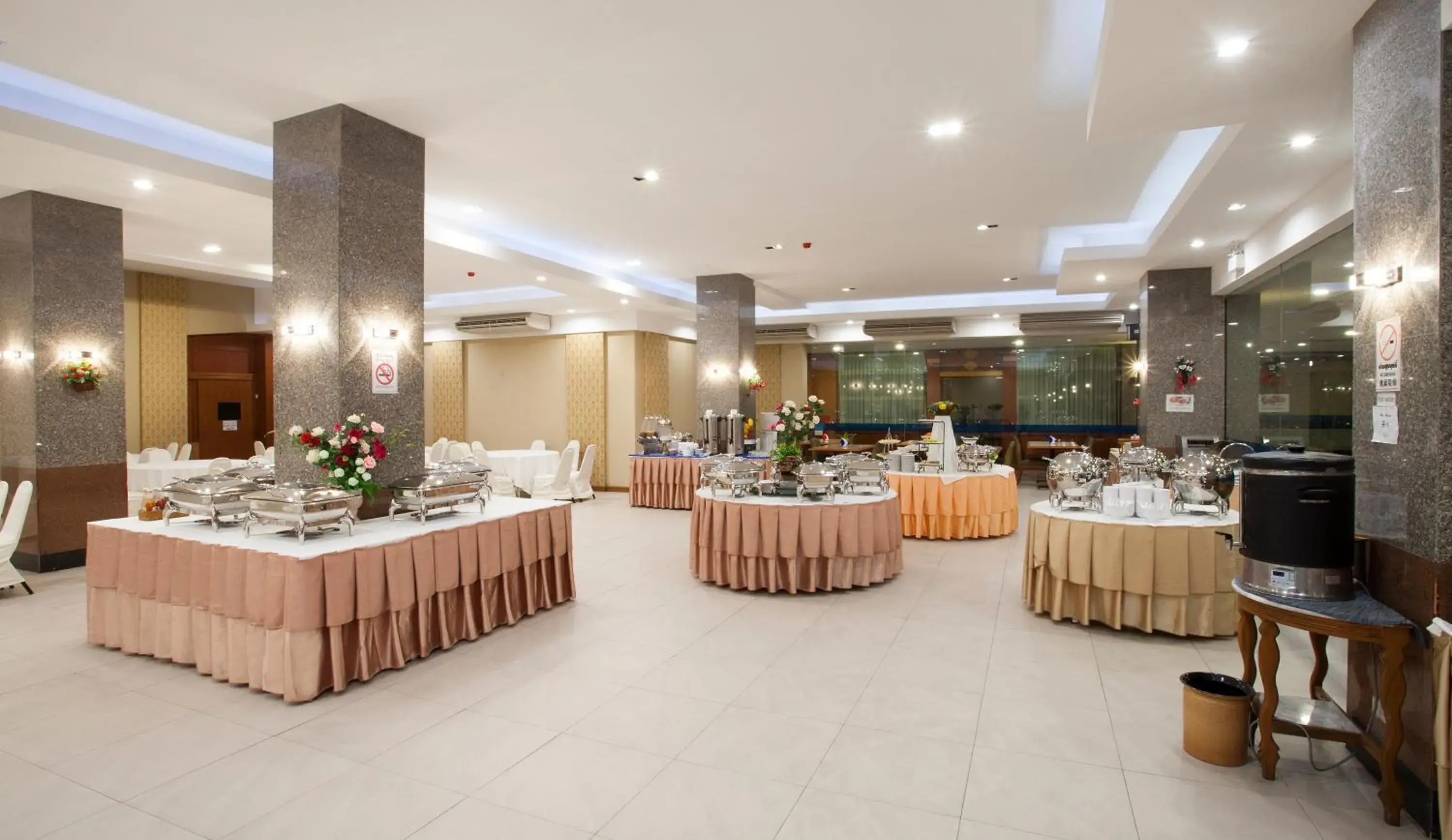 Restaurant/Places to Eat in Summit Pavilion Hotel (SHA Extra Plus)