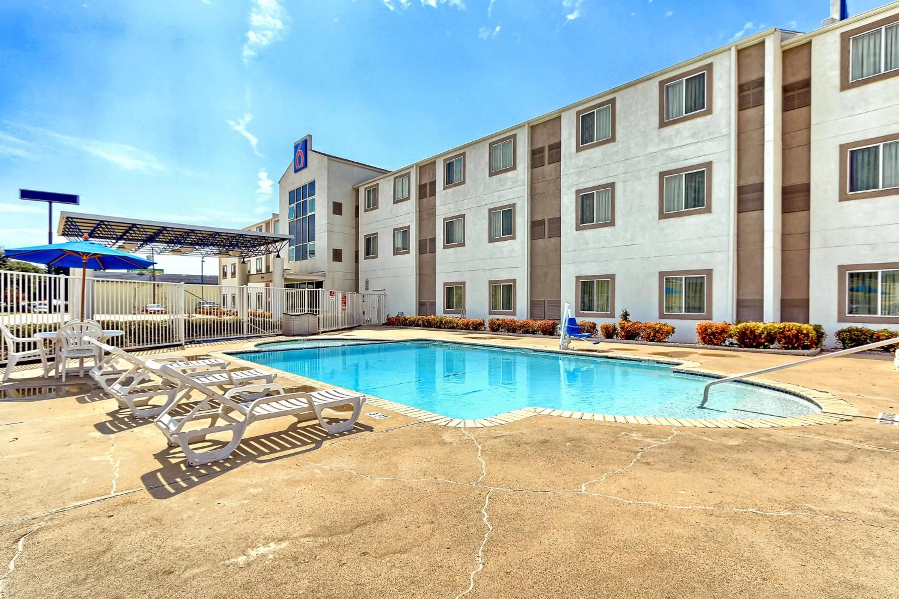 Swimming pool in Motel 6-Killeen, TX