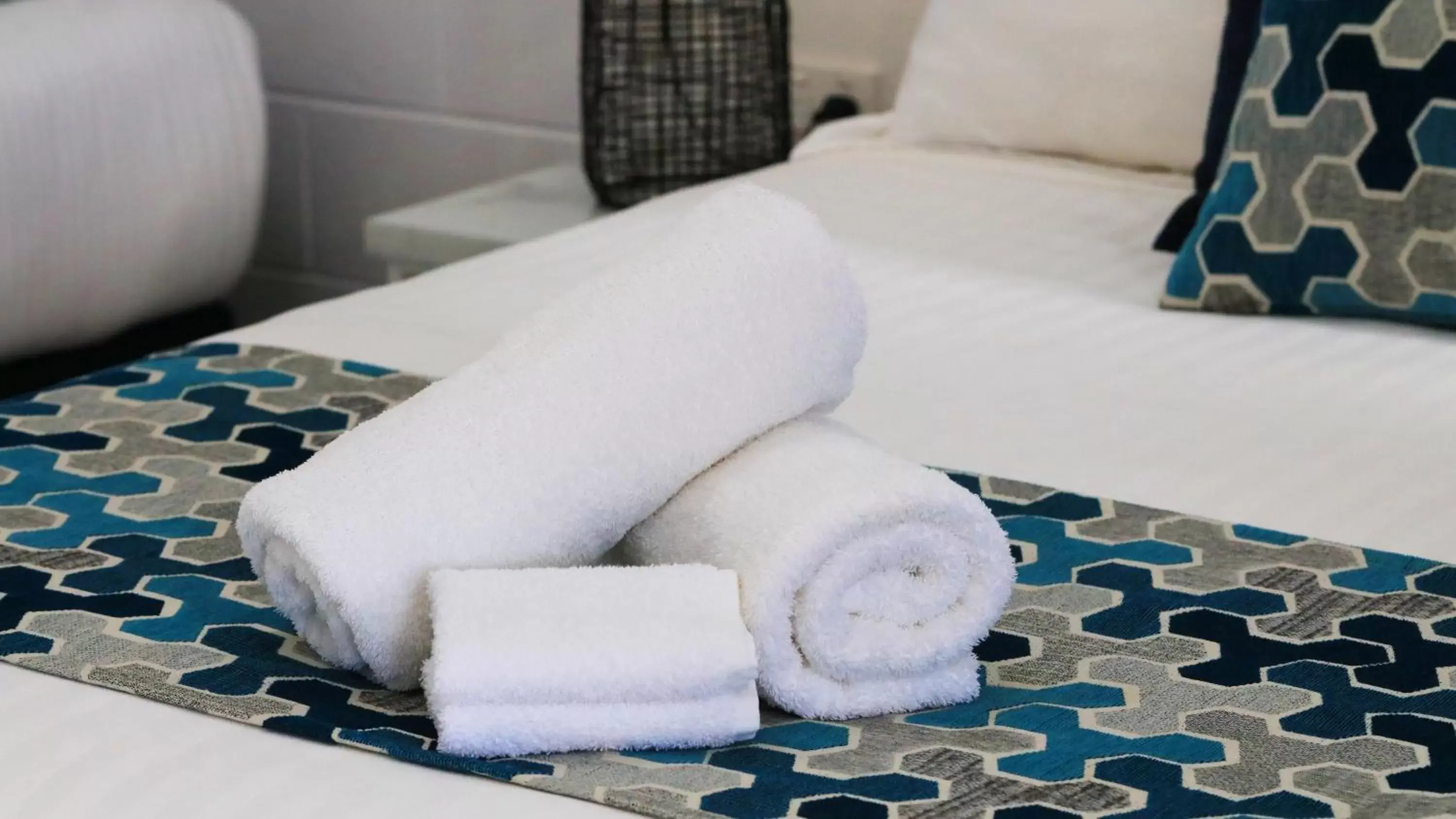 towels, Bed in Hilltop Motel