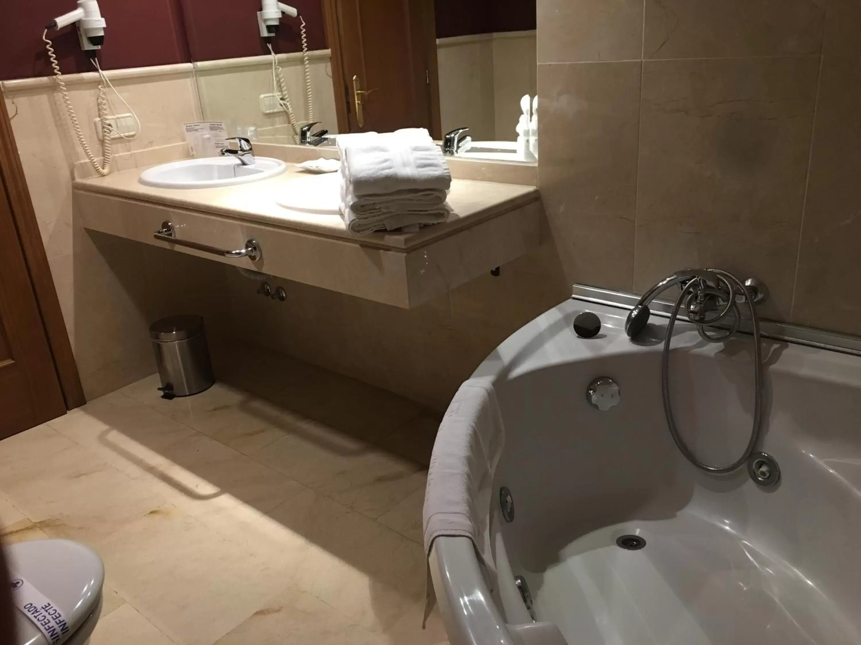 Hot Tub, Bathroom in Hotel Sierra Hidalga