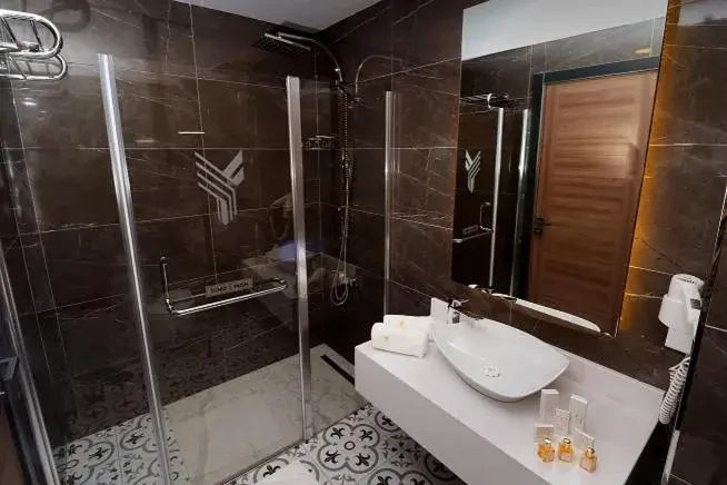 Bathroom in Yildiz Life Hotel