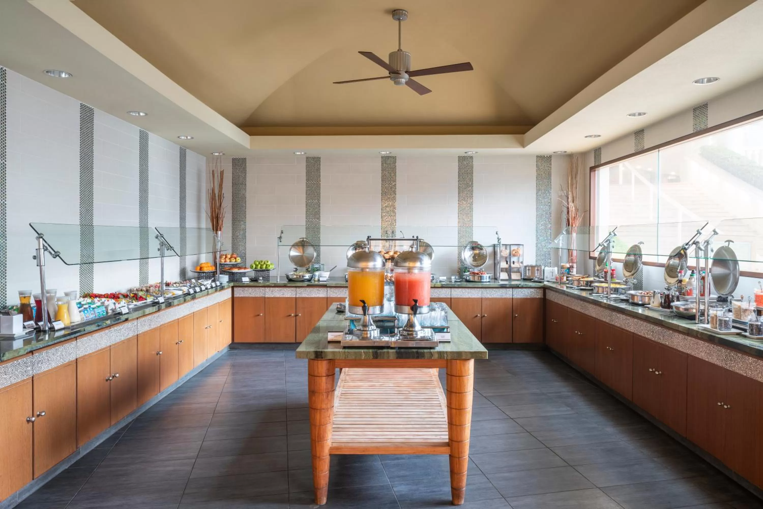 Restaurant/places to eat in The Royal Sonesta Kauai Resort Lihue