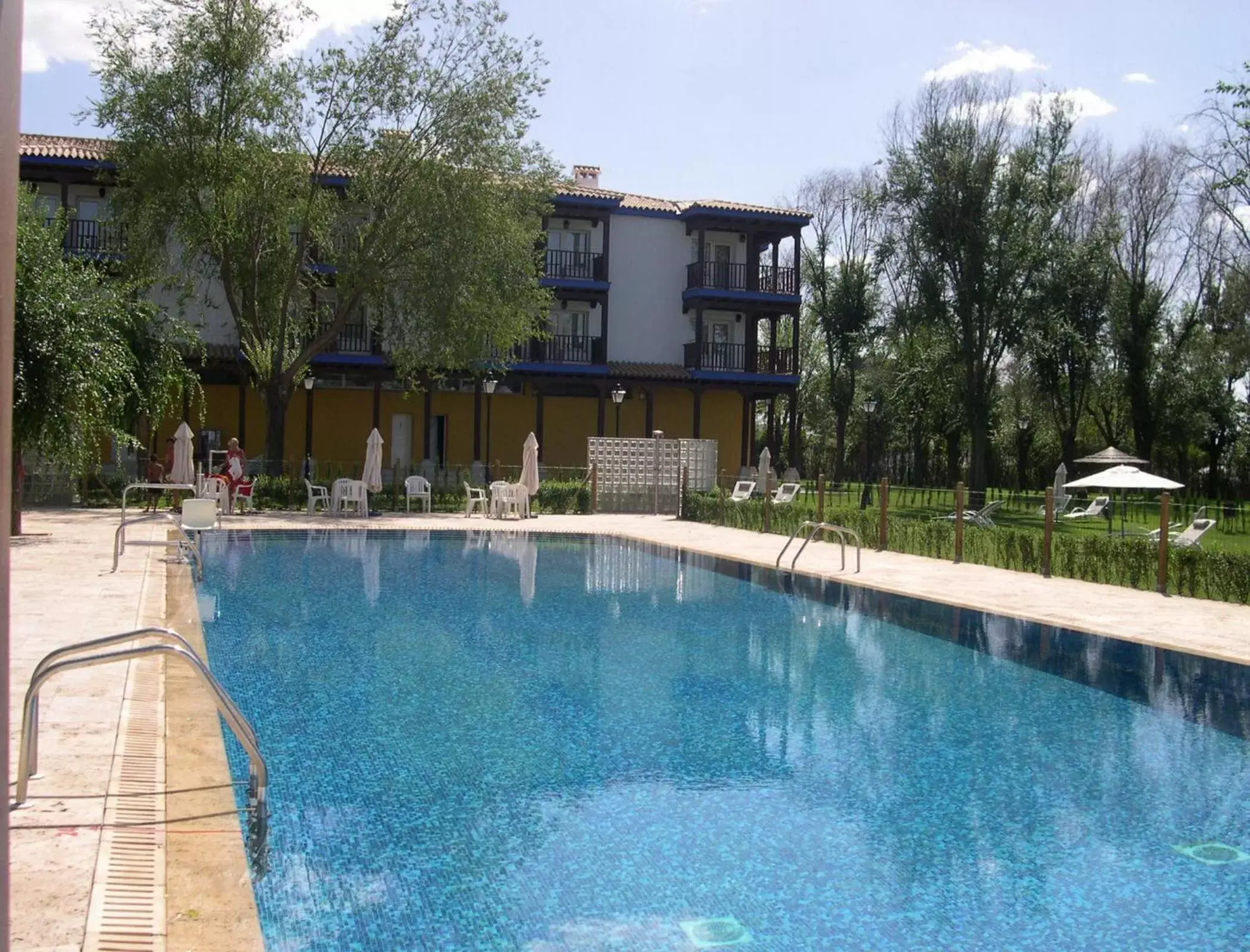 Swimming pool, Property Building in Parador de Manzanares