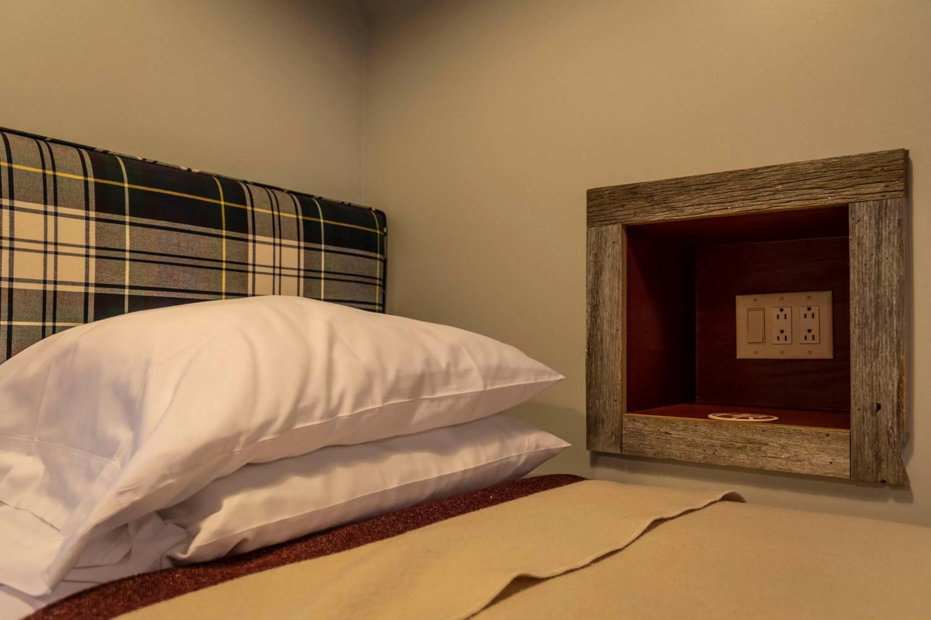 Bed in Hotel Broad Ripple