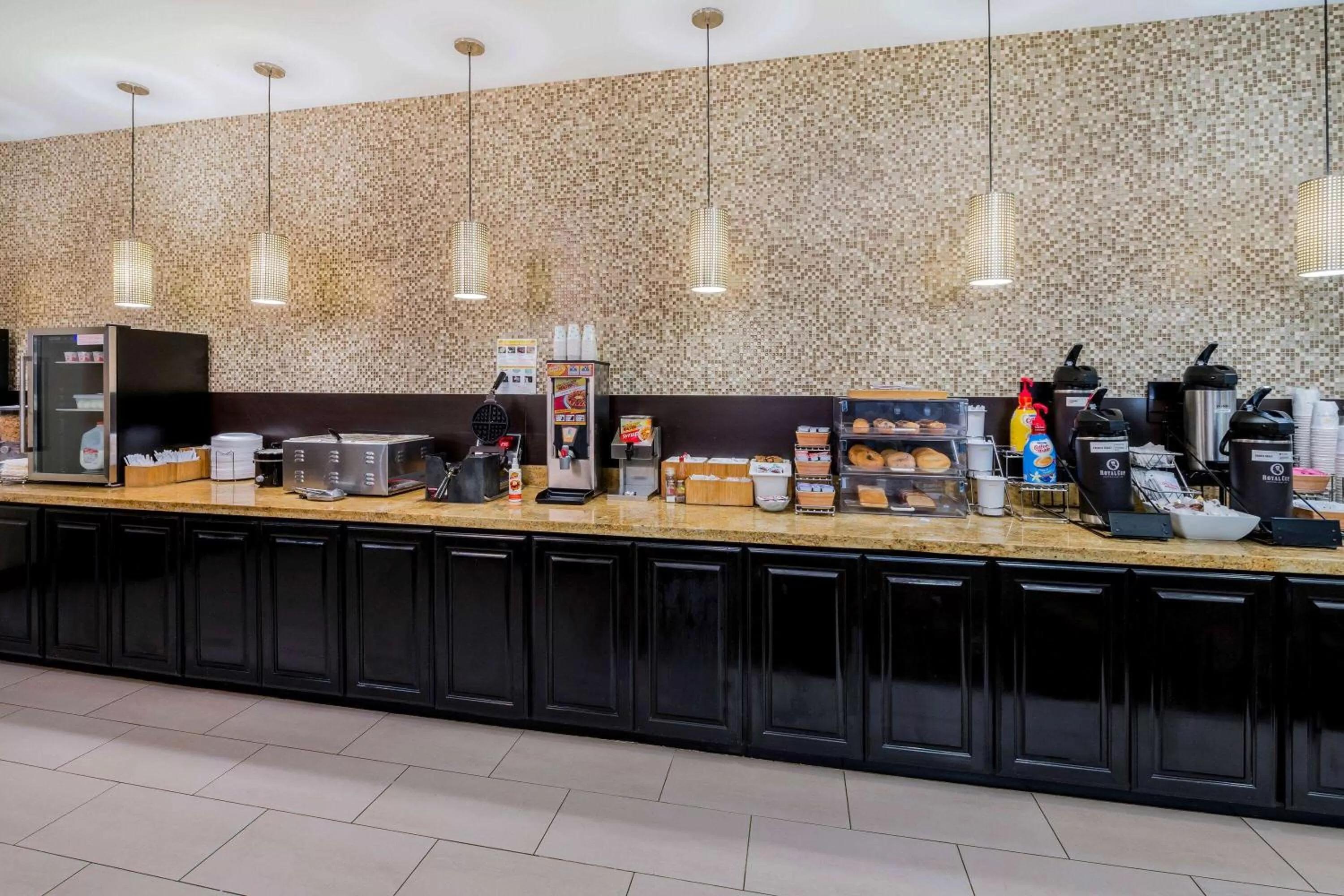 Restaurant/places to eat in La Quinta by Wyndham Marshall