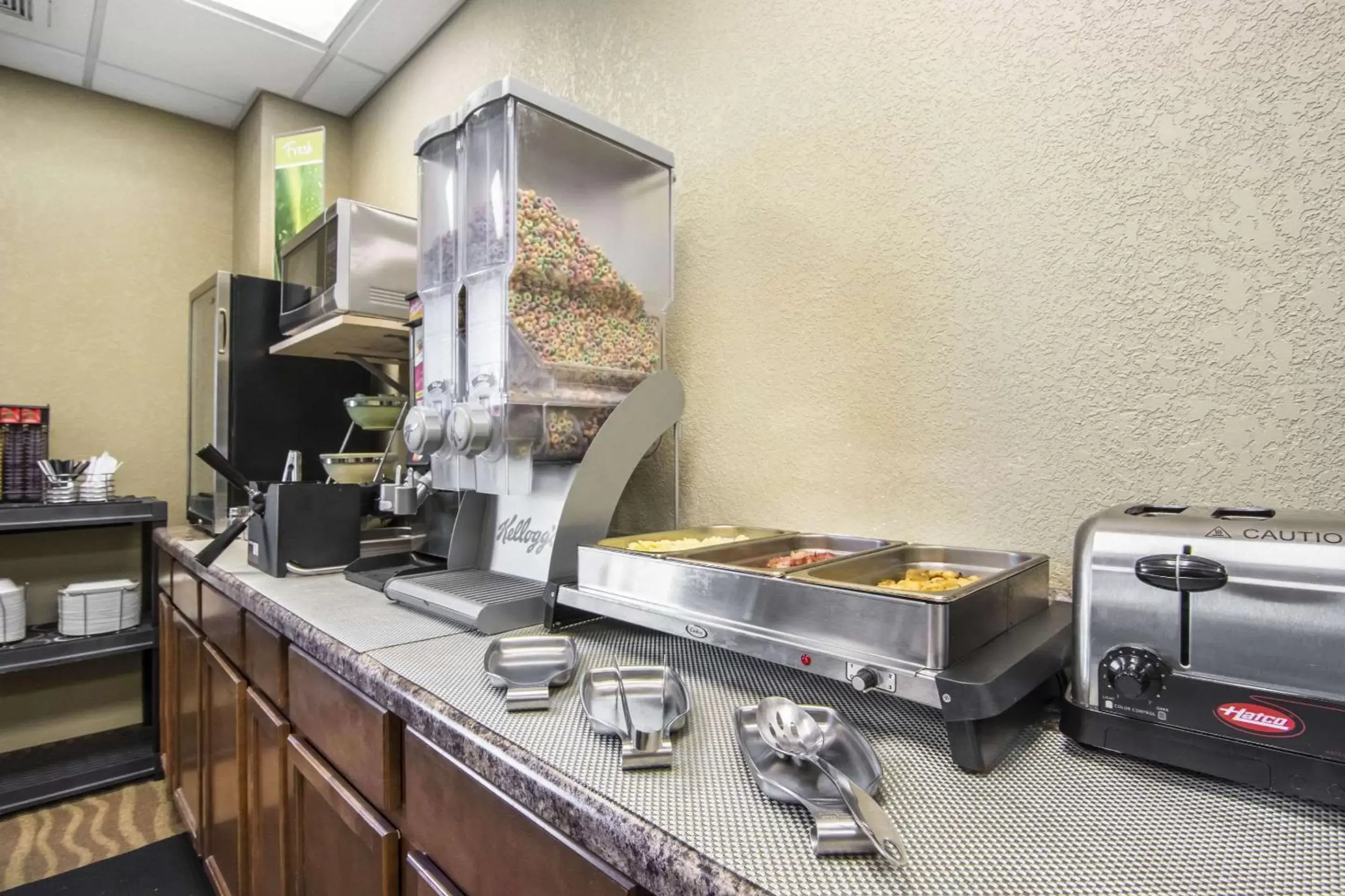 Restaurant/places to eat, Kitchen/Kitchenette in Quality Inn & Suites Thompson