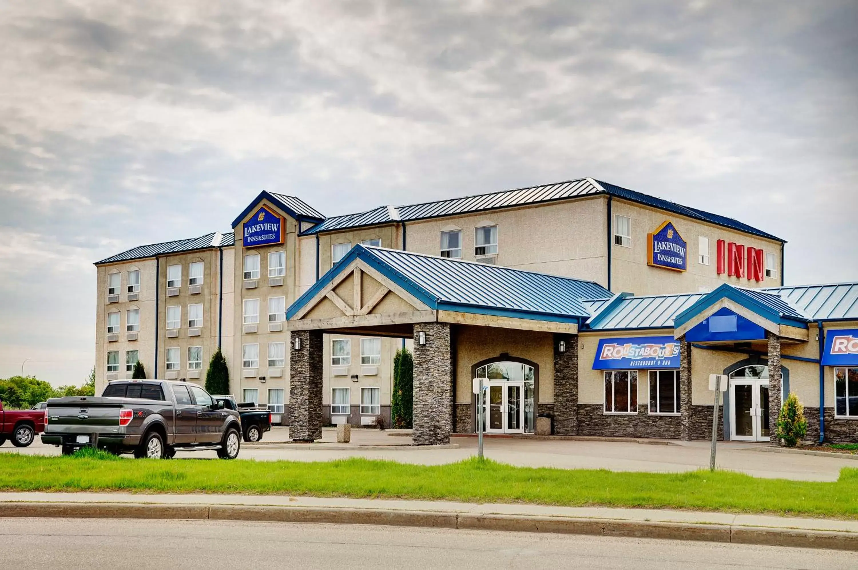 Facade/entrance, Property Building in Lakeview Inns & Suites - Fort Saskatchewan