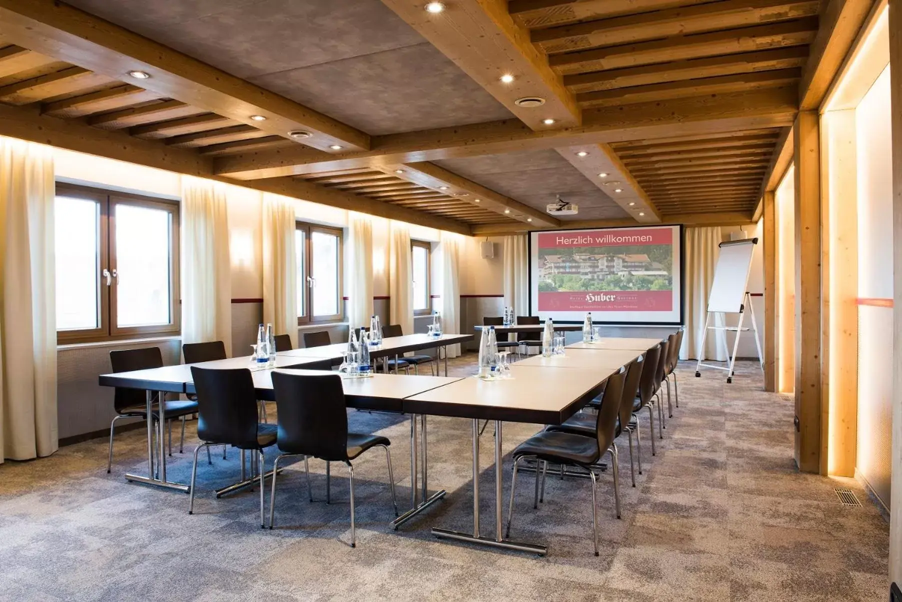 Meeting/conference room in Hotel-Gasthof Huber