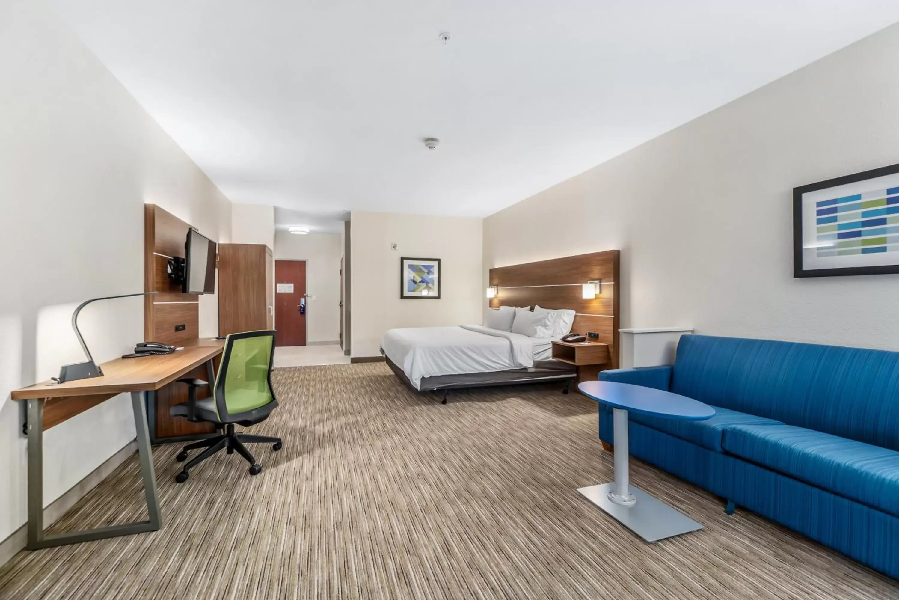 Photo of the whole room in Holiday Inn Express & Suites Van Buren-Fort Smith Area, an IHG Hotel