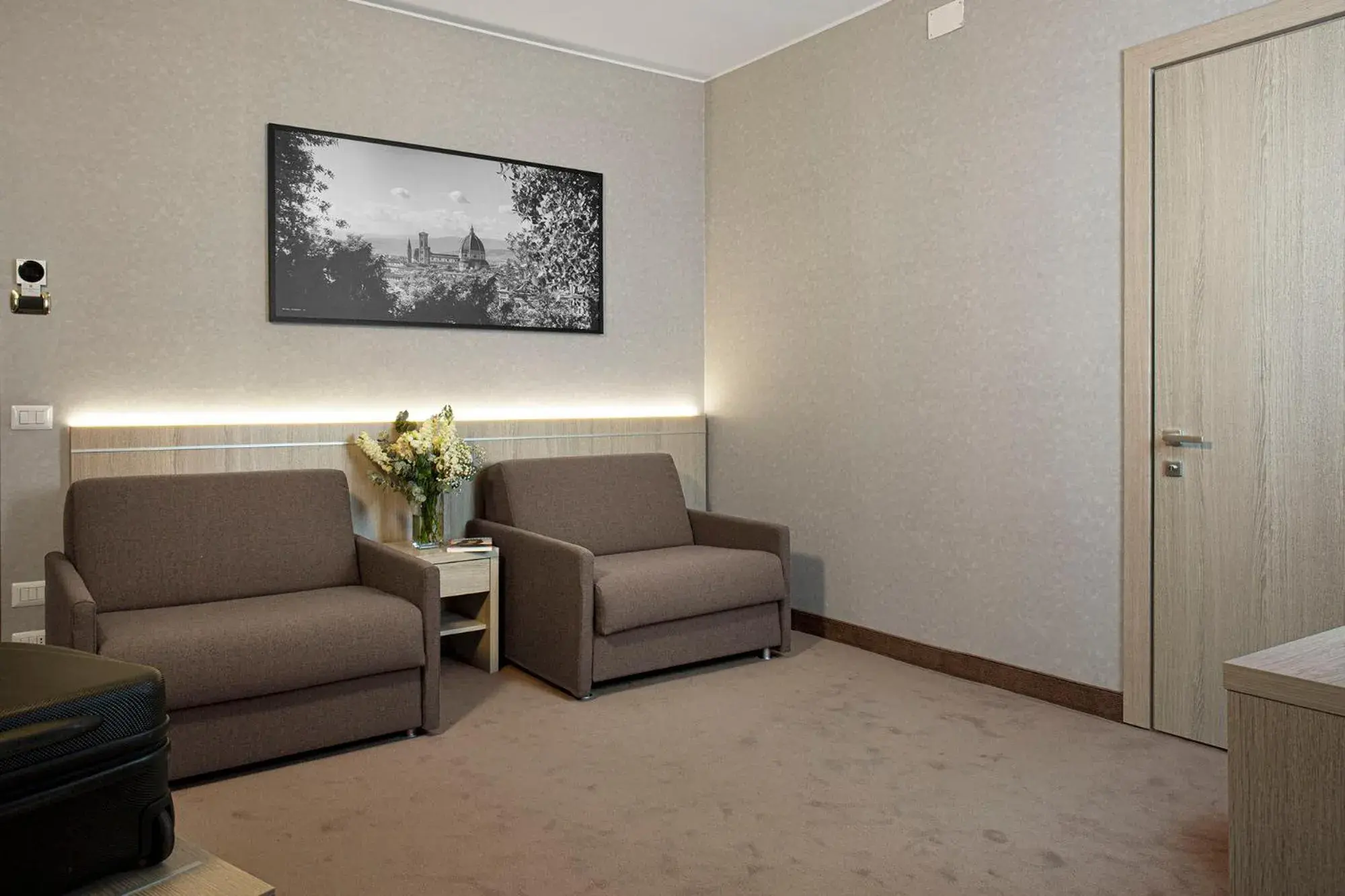 Photo of the whole room, Seating Area in Hotel Raffaello