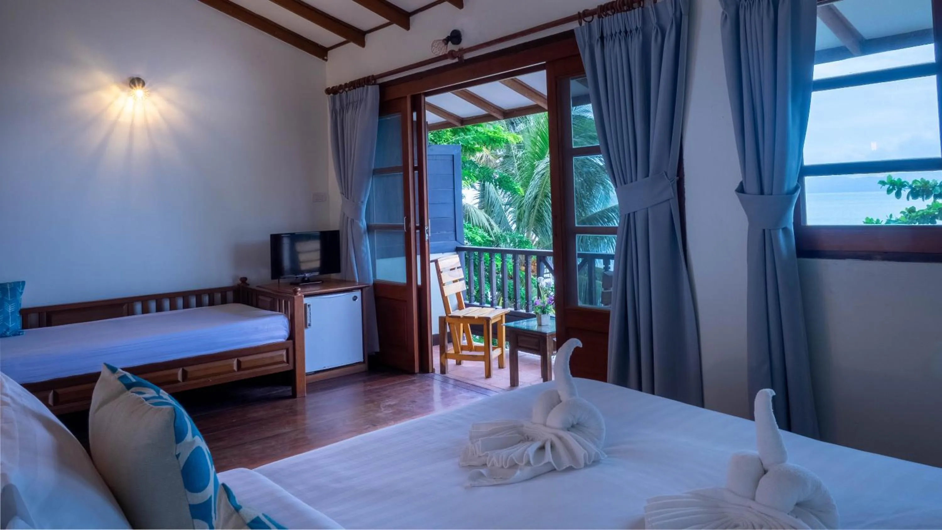 Bedroom, Bed in The Lodge