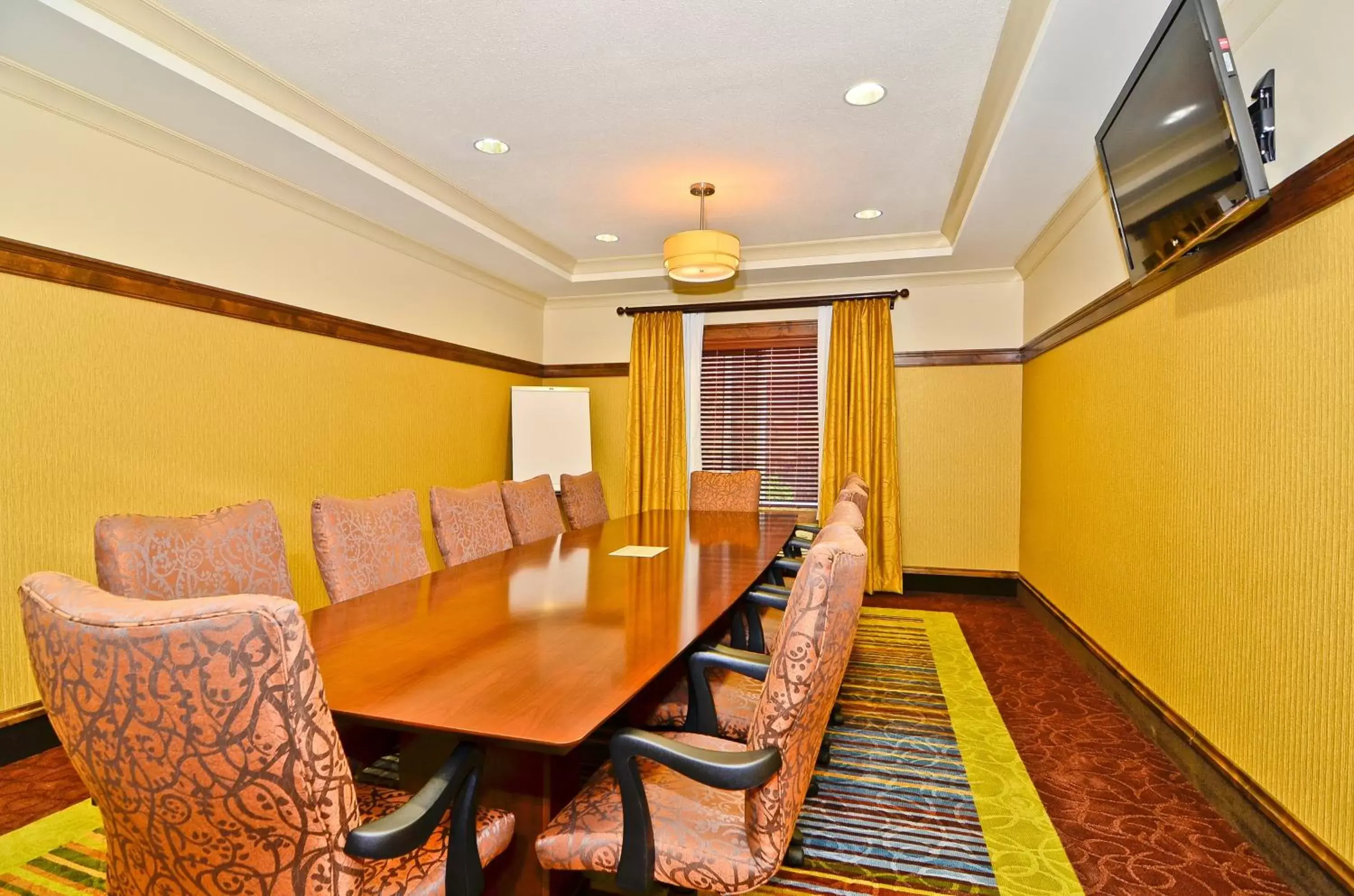 Meeting/conference room in Holiday Inn Express & Suites - Williston, an IHG Hotel