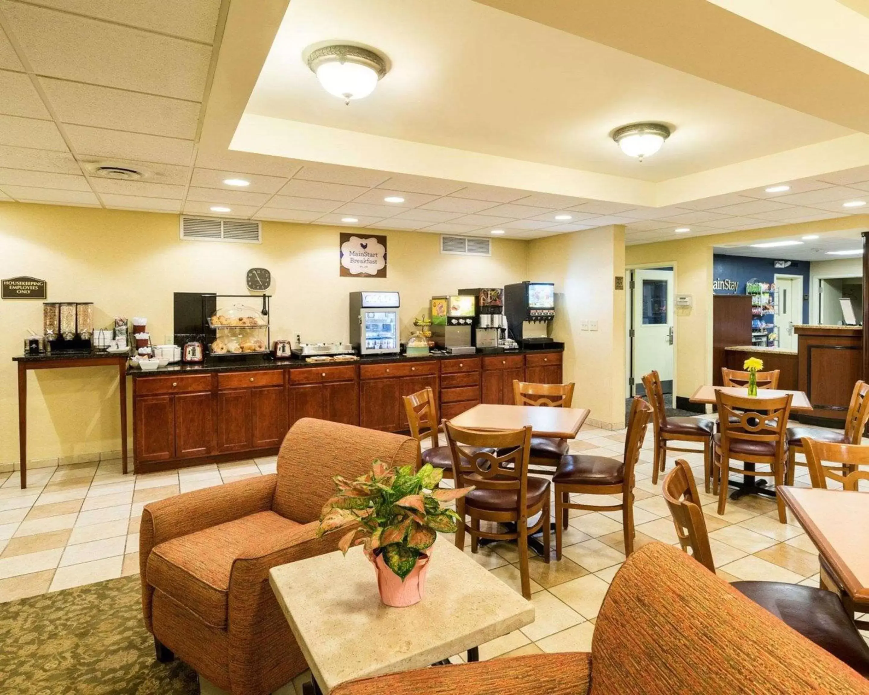 Restaurant/Places to Eat in Mainstay Suites Dover