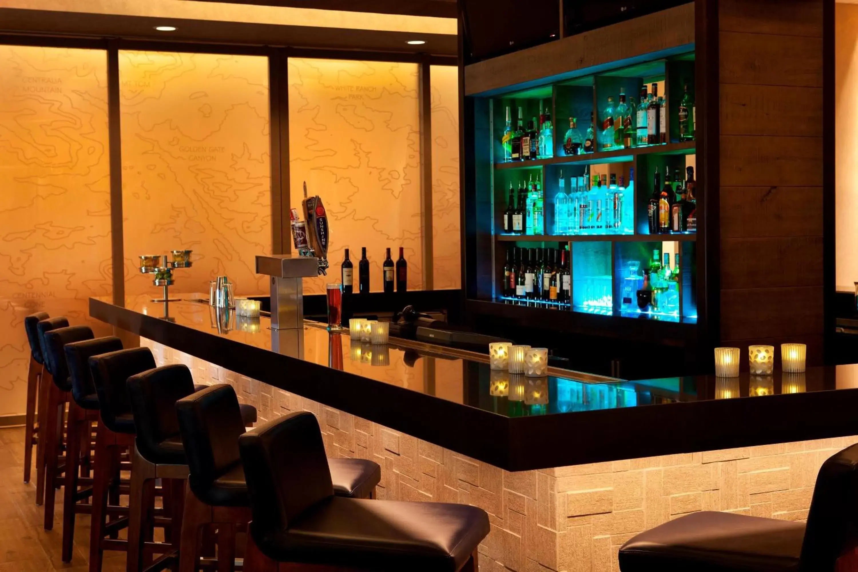 Restaurant/places to eat, Lounge/Bar in Denver Marriott West