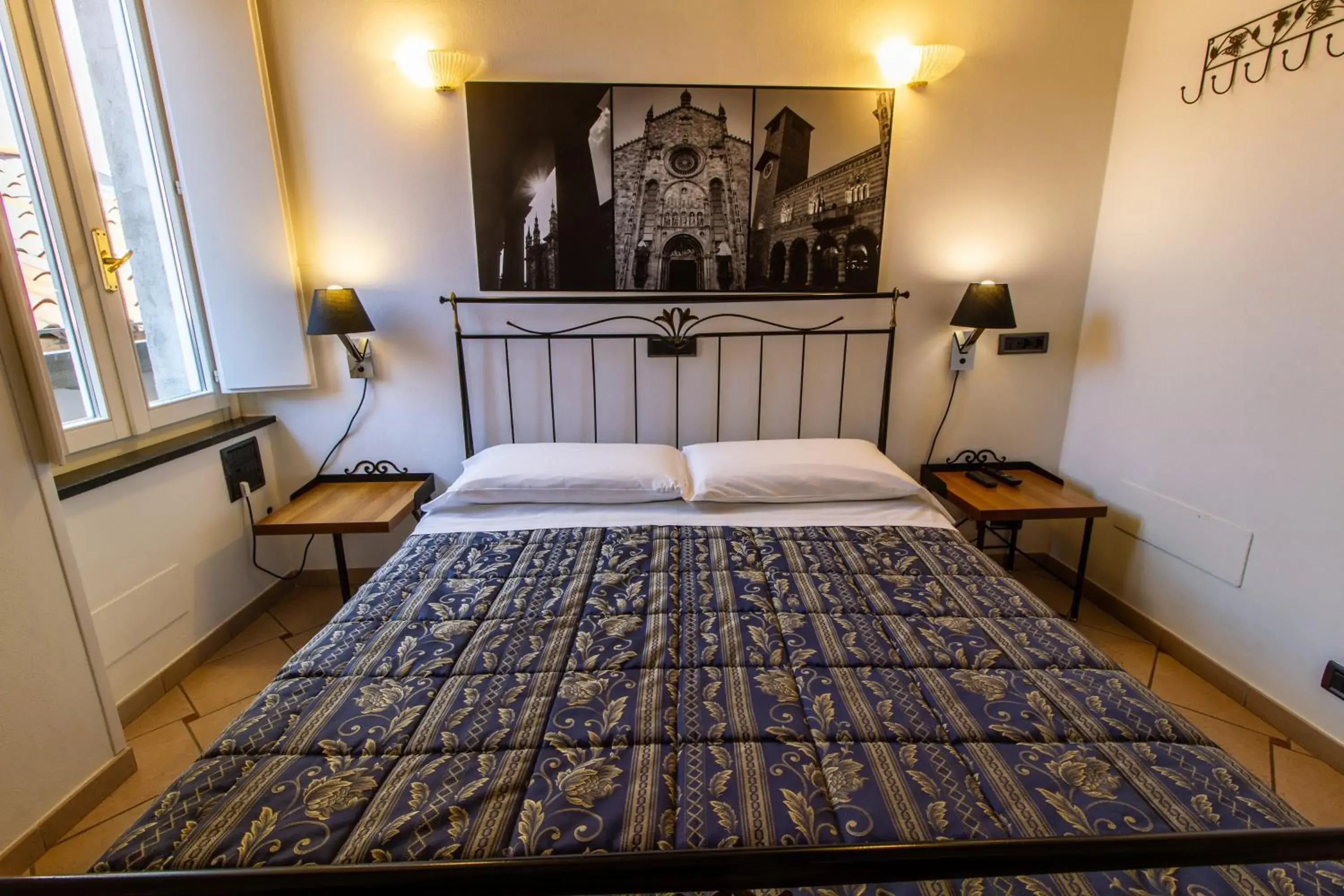 Photo of the whole room, Room Photo in In Riva Al Lago