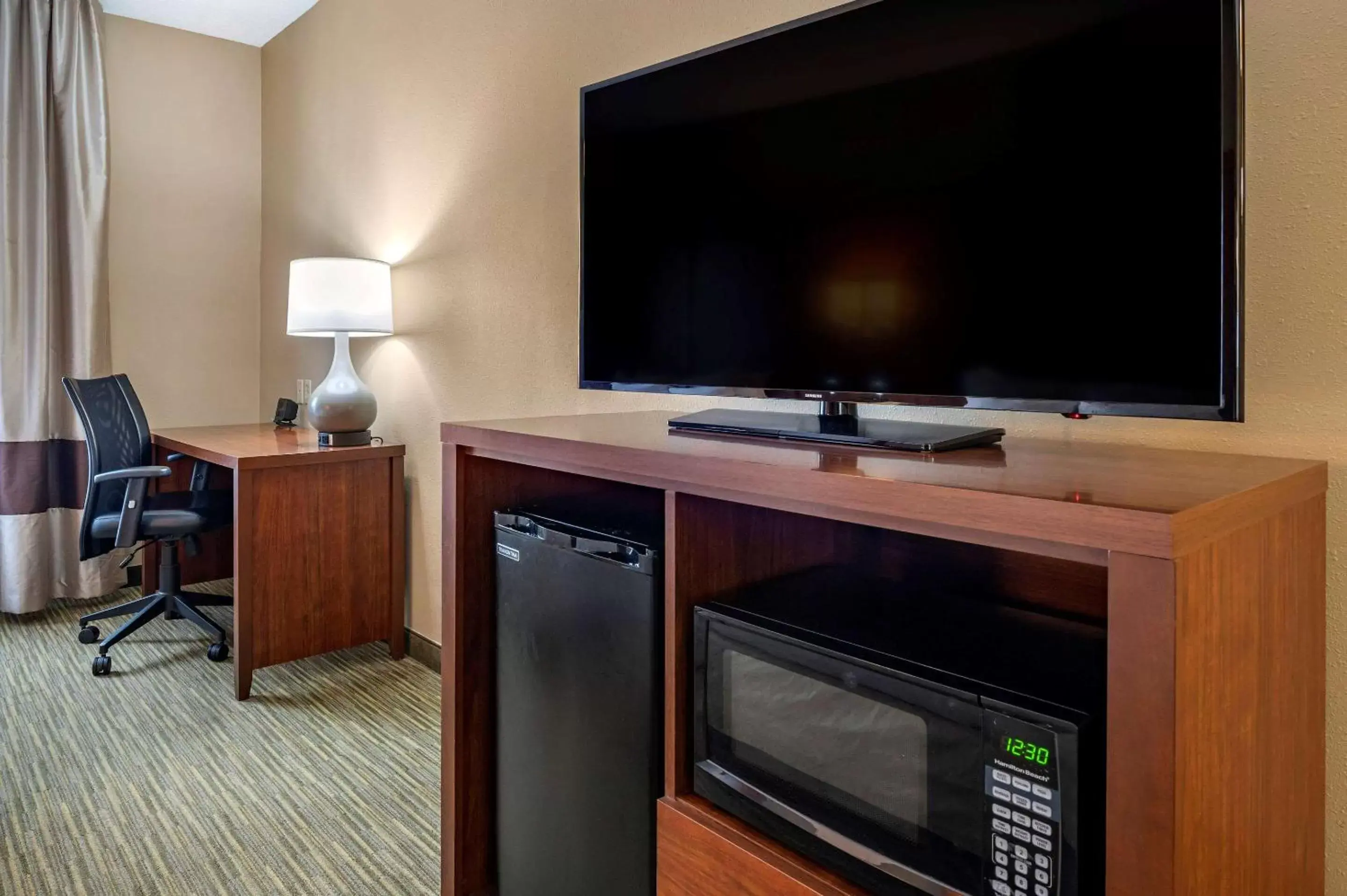 TV and multimedia, TV/Entertainment Center in Comfort Suites North Elkhart