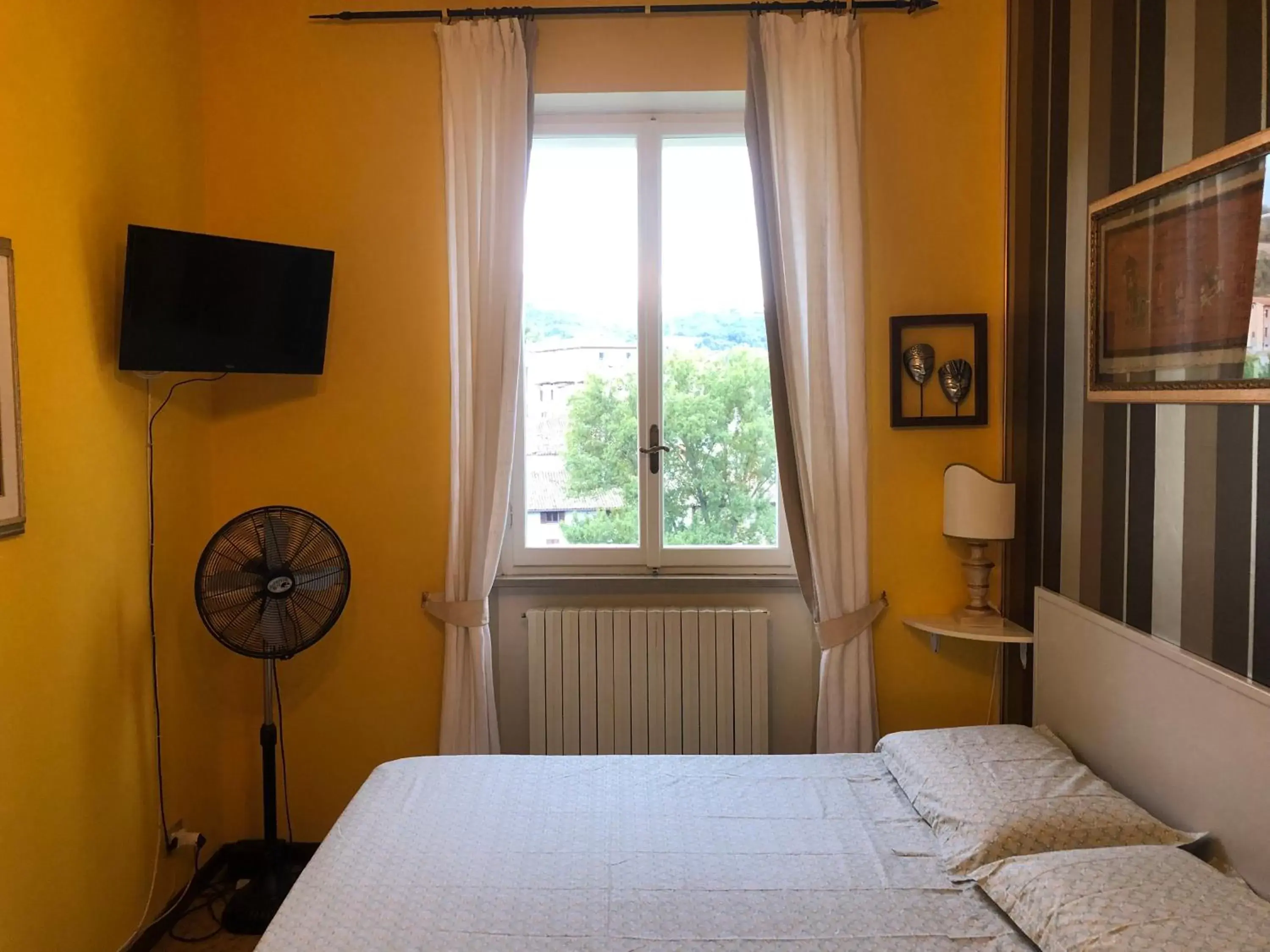 Bedroom, Bed in La Finestra sul Fiume