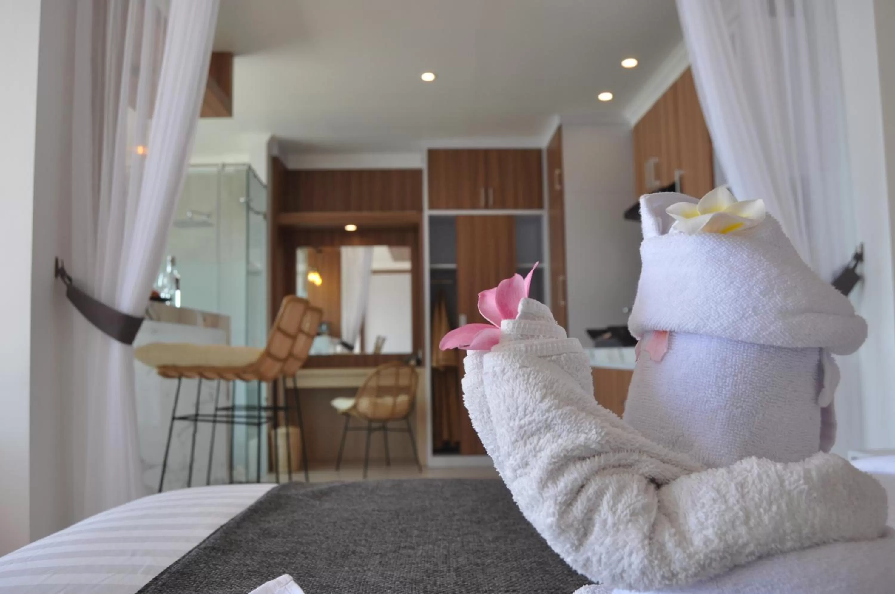 Seating area, Bed in SUITE OCEAN BLUE