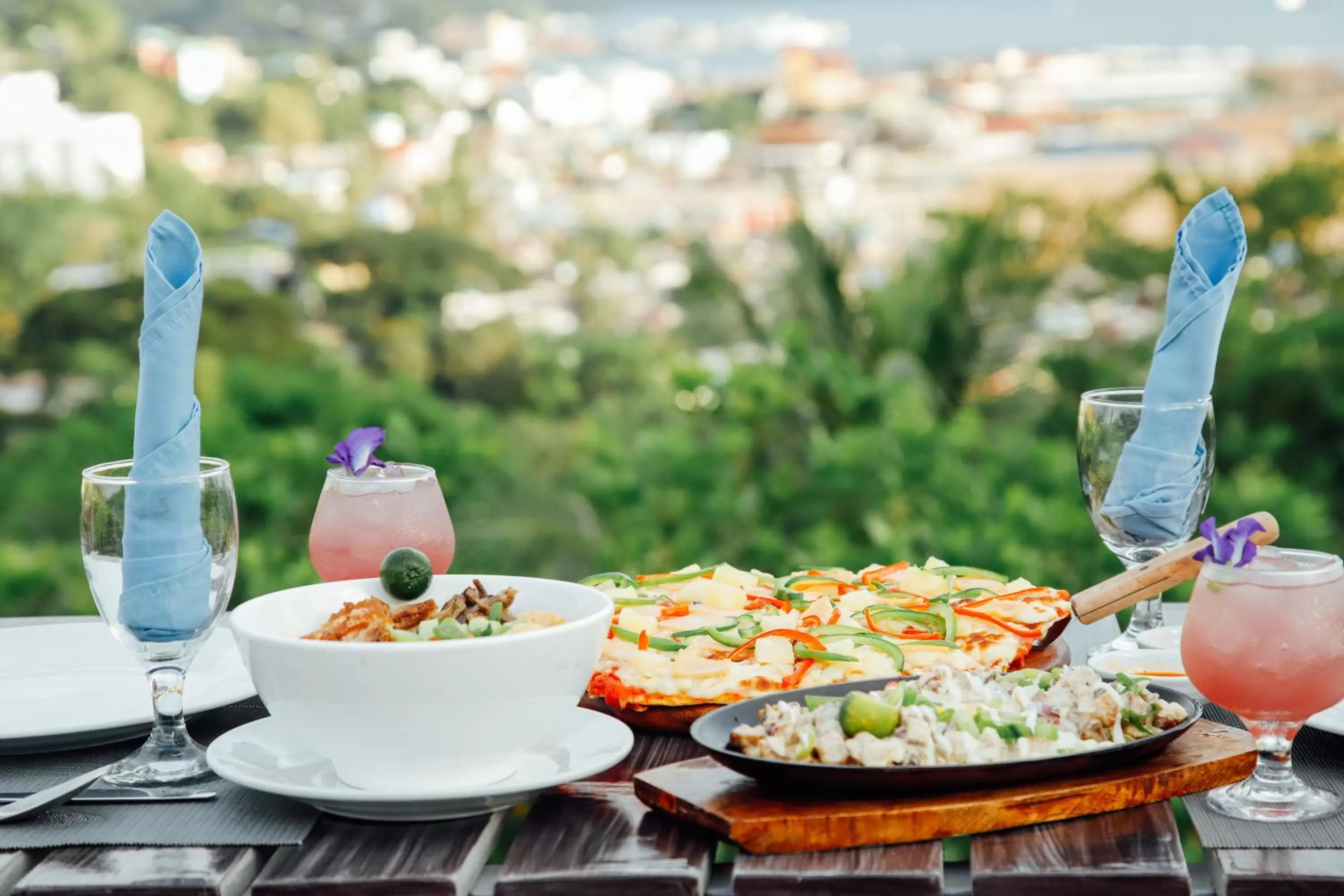 Food and drinks in Skylodge Resort