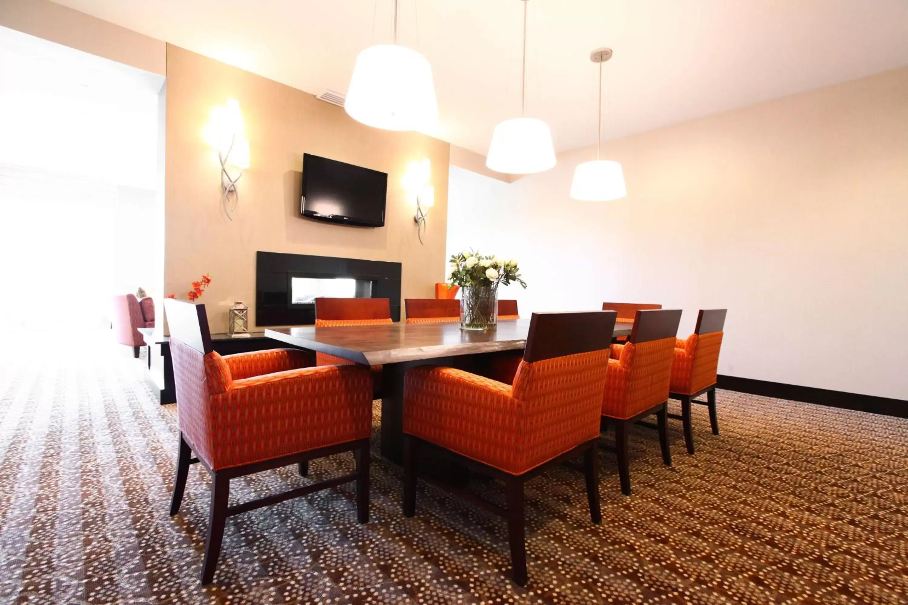 Lobby or reception, TV/Entertainment Center in Hilton Garden Inn Olathe