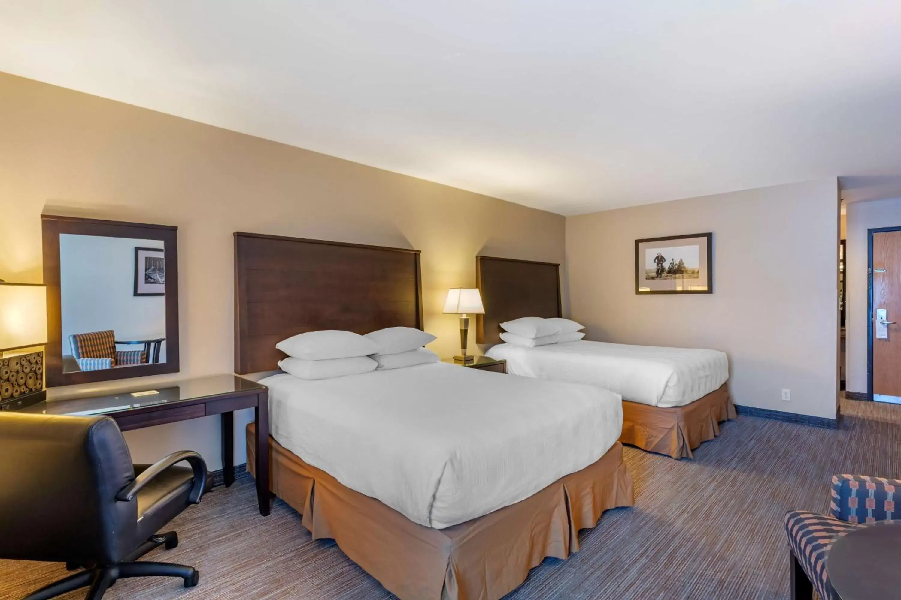 Deluxe Two Queen Room with River View - Pet Friendly by Request in Best Western Plus Hood River Inn