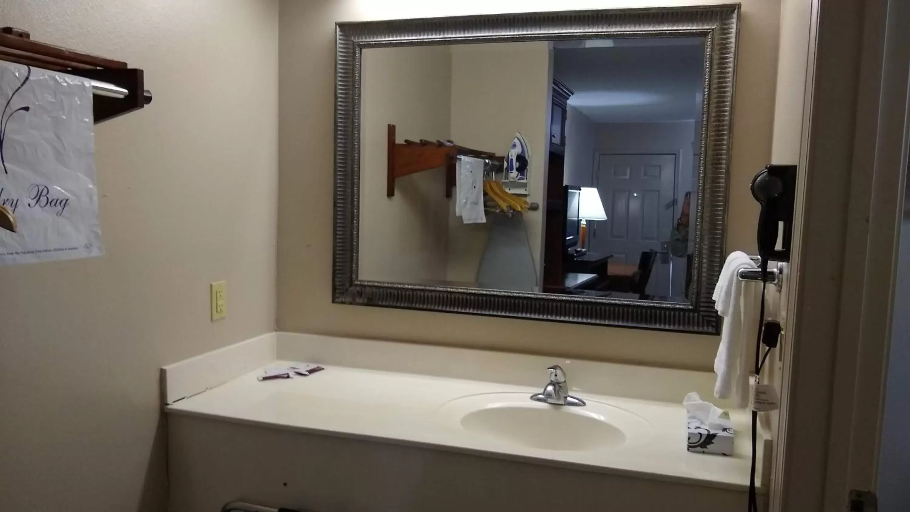 Bathroom in Carom Inn a Travelodge by Wyndham Denham Springs-Baton Rouge