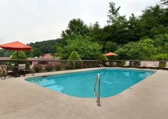 Fitness centre/facilities, Swimming Pool in Cherokee Inn