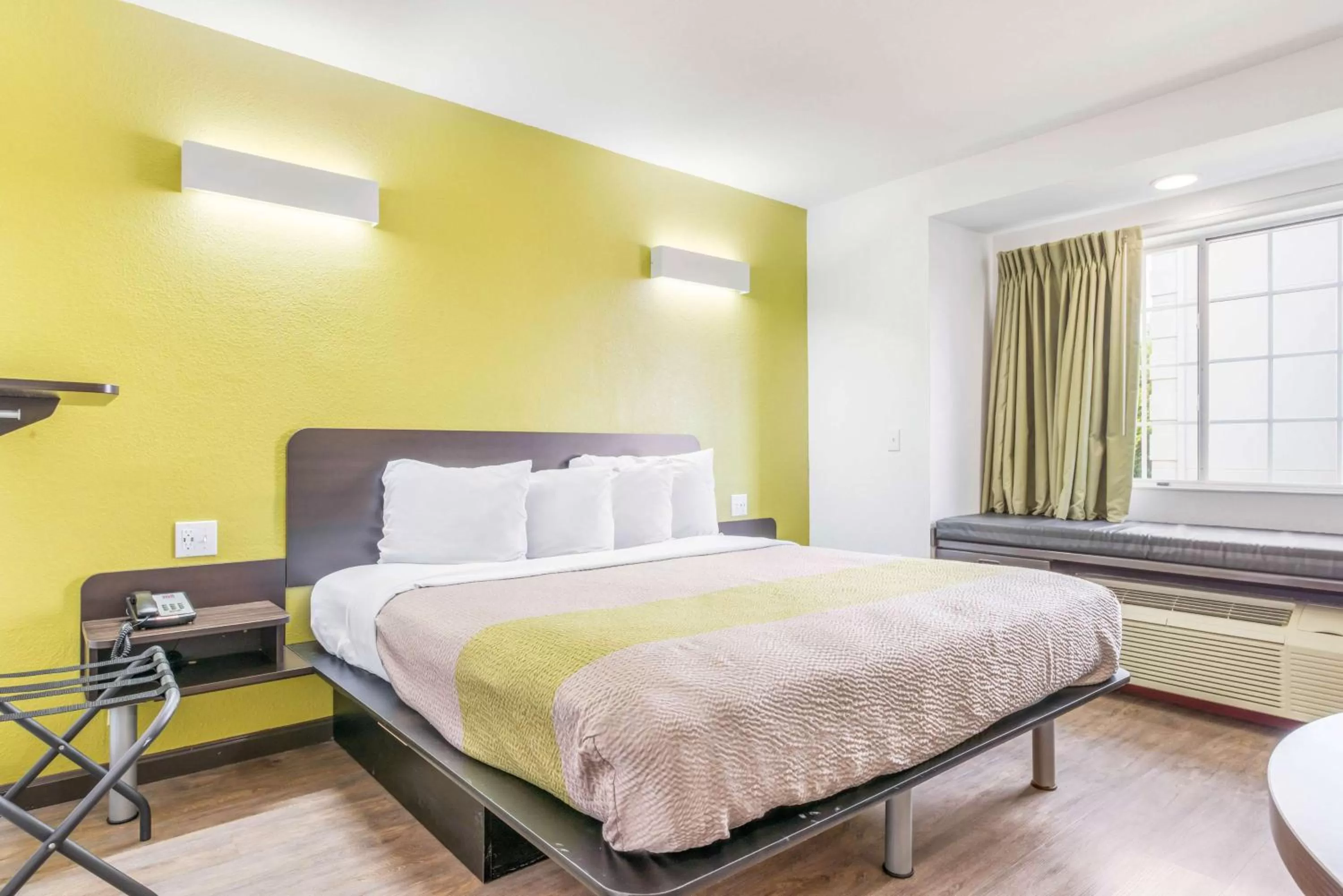 Bedroom, Bed in Motel 6-Gastonia Charlotte I-85