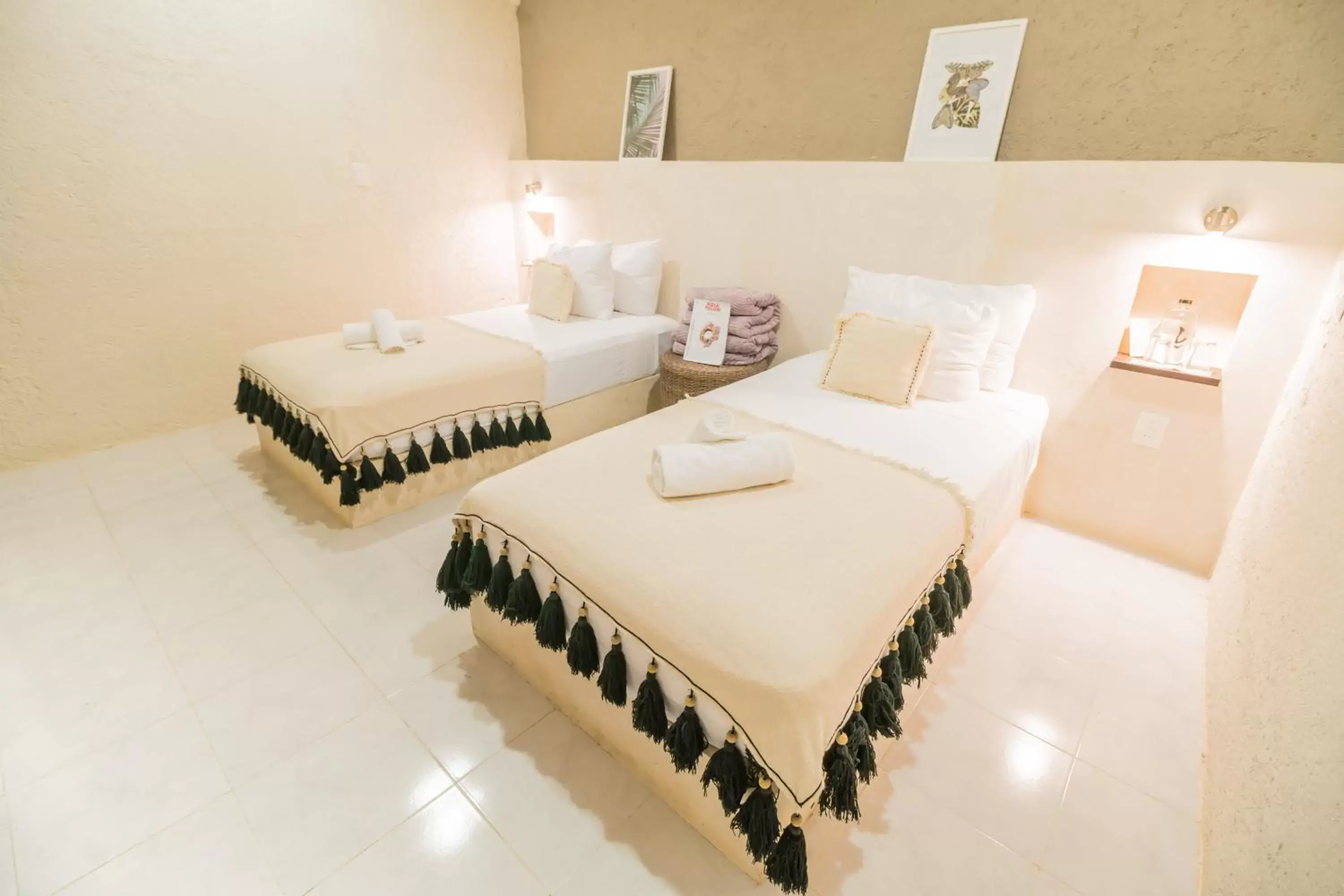 Single Bed in Male Dormitory Room in Aruma Art House Hotel Boutique