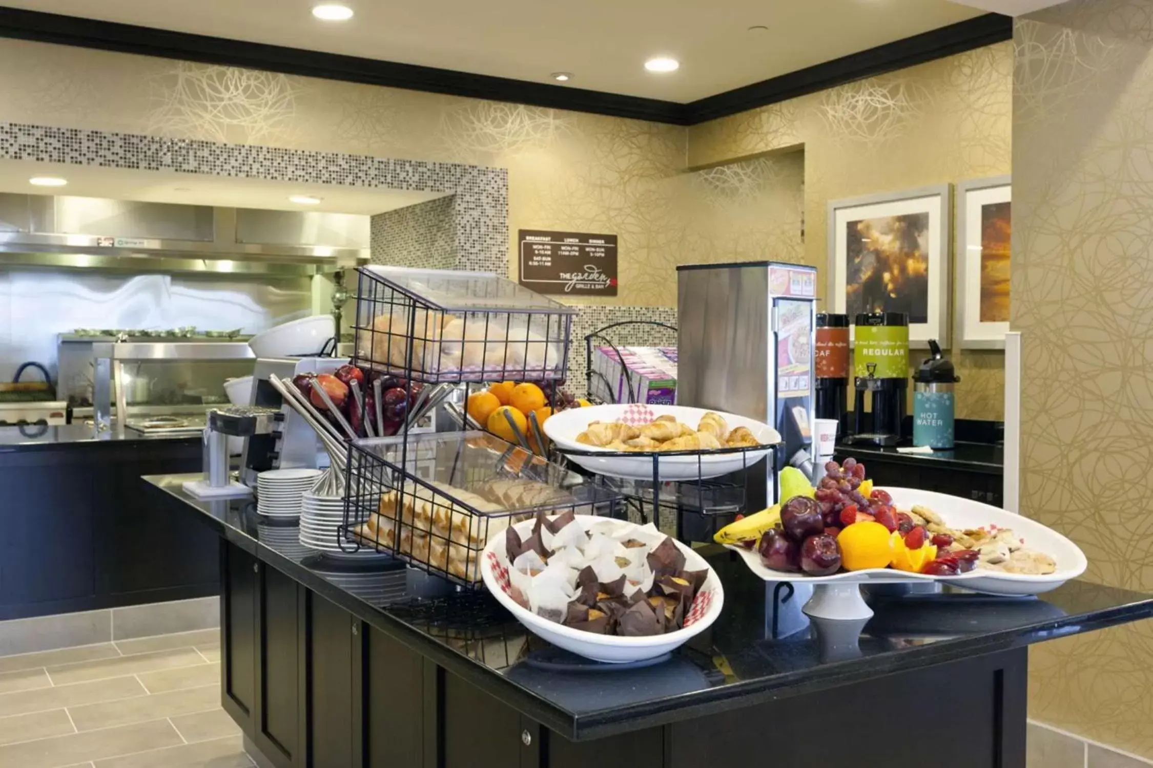 Dining area, Food in Hilton Garden Inn Toronto/Brampton