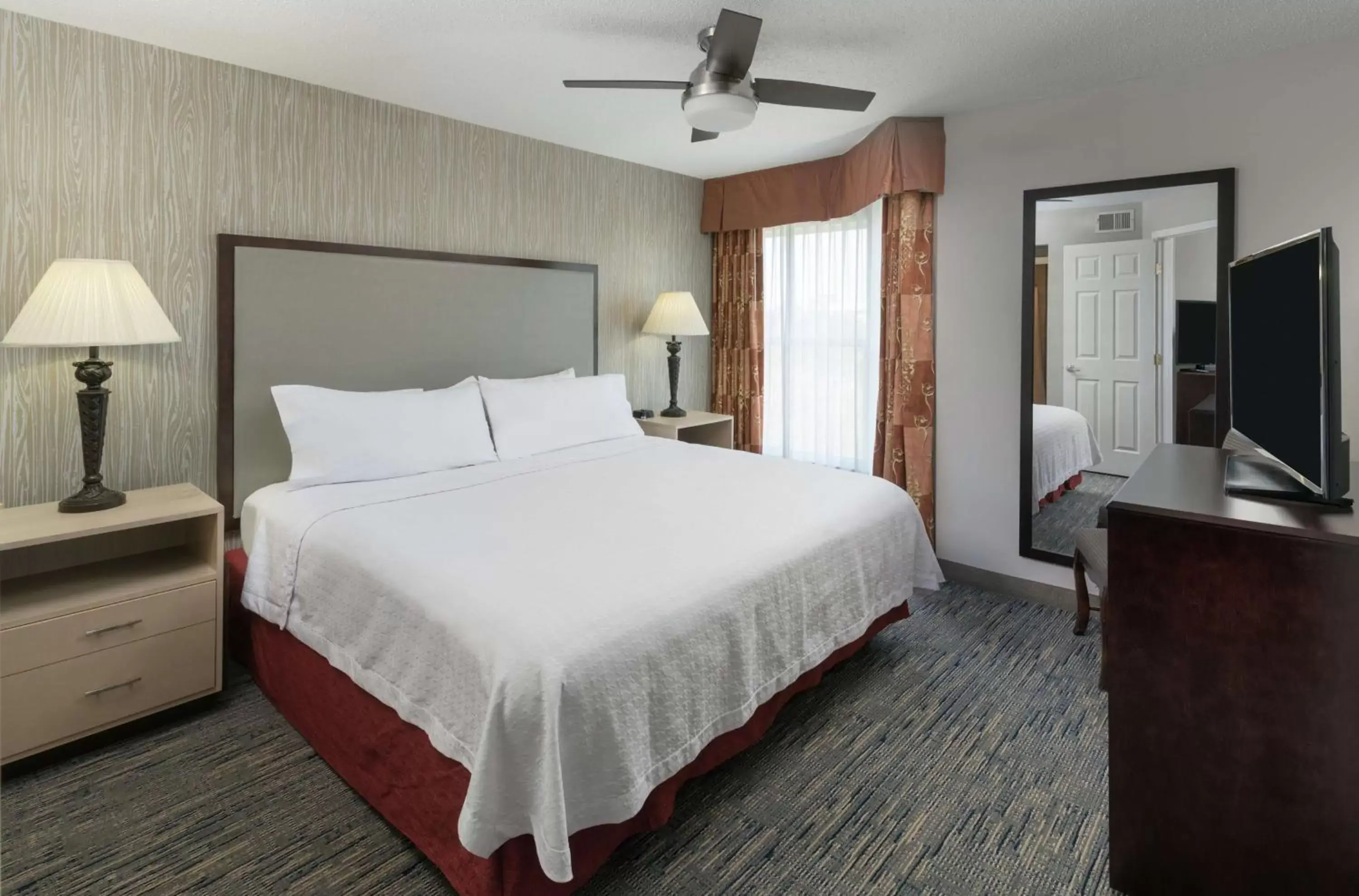 Bedroom, Bed in Homewood Suites by Hilton Chicago - Schaumburg