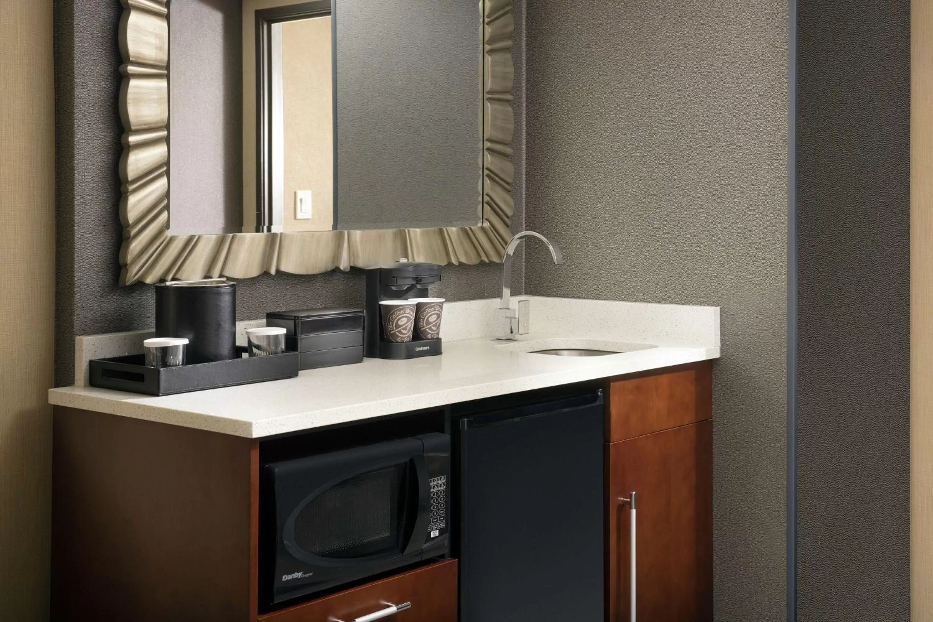 Bedroom in Embassy Suites by Hilton Atlanta Airport