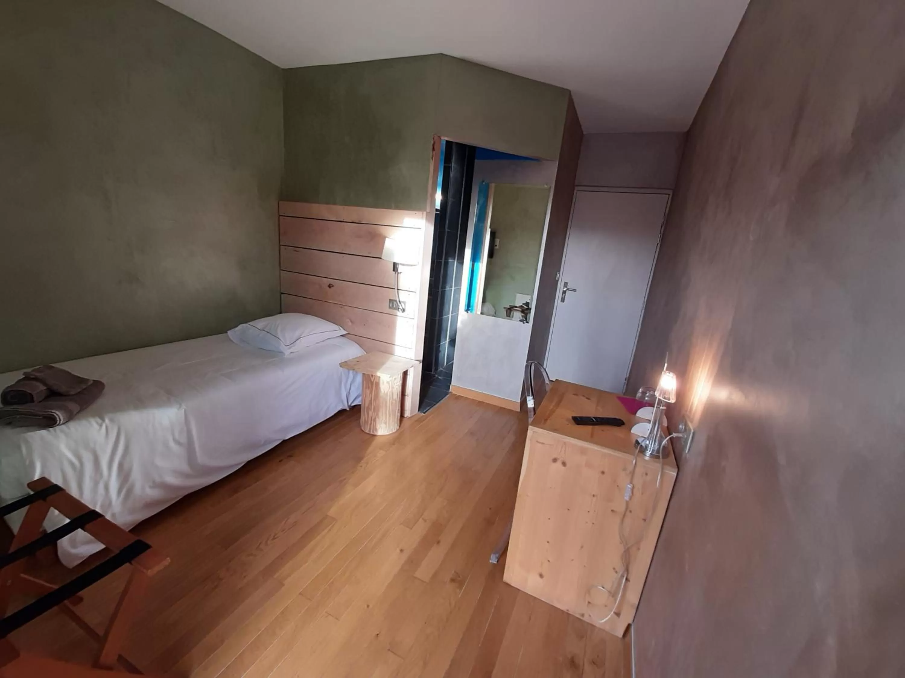 Photo of the whole room, Bed in Le Clos du Bois Joli