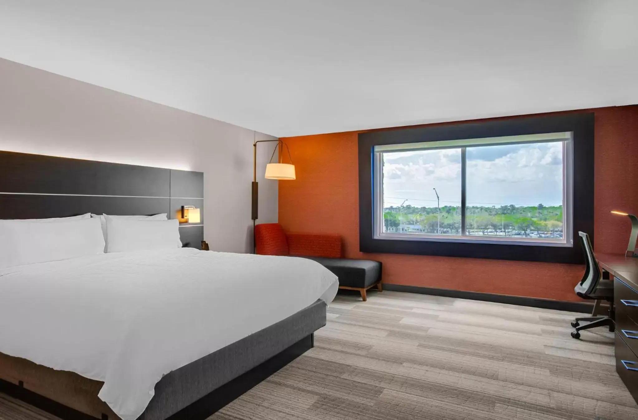 Photo of the whole room, Bed in Holiday Inn Express & Suites Sanford - Lake Mary, an IHG Hotel