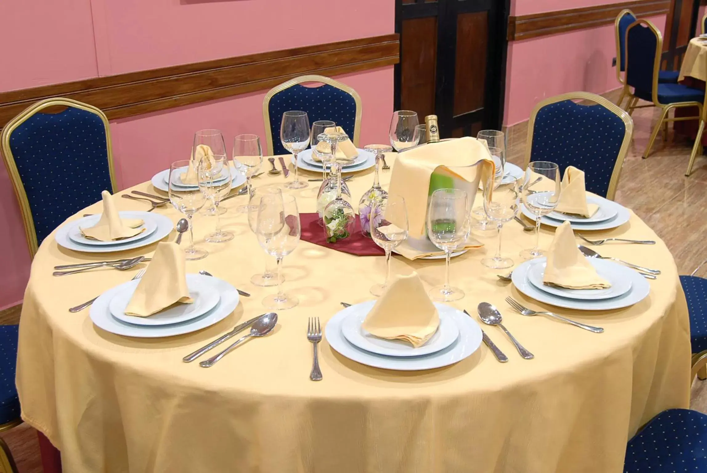 Banquet/Function facilities, Restaurant/Places to Eat in Hotel Pinomar