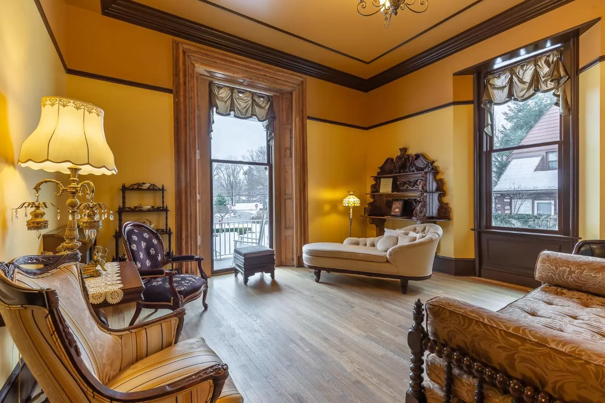 Living room, Seating Area in Steele Mansion Inn & Gathering Hub