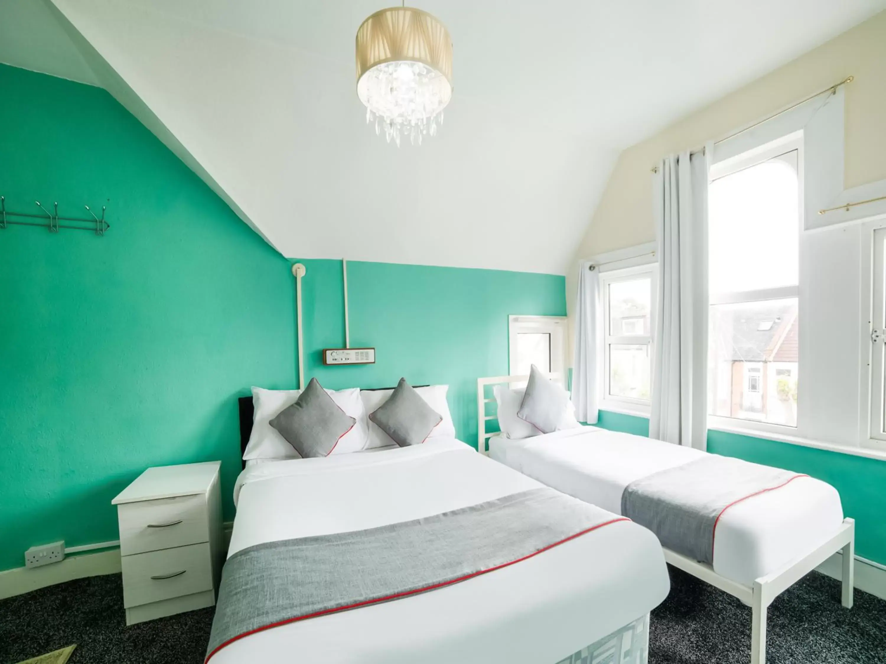 Bedroom, Bed in OYO Devine Beach Hotel, Westcliff Southend-On-Sea