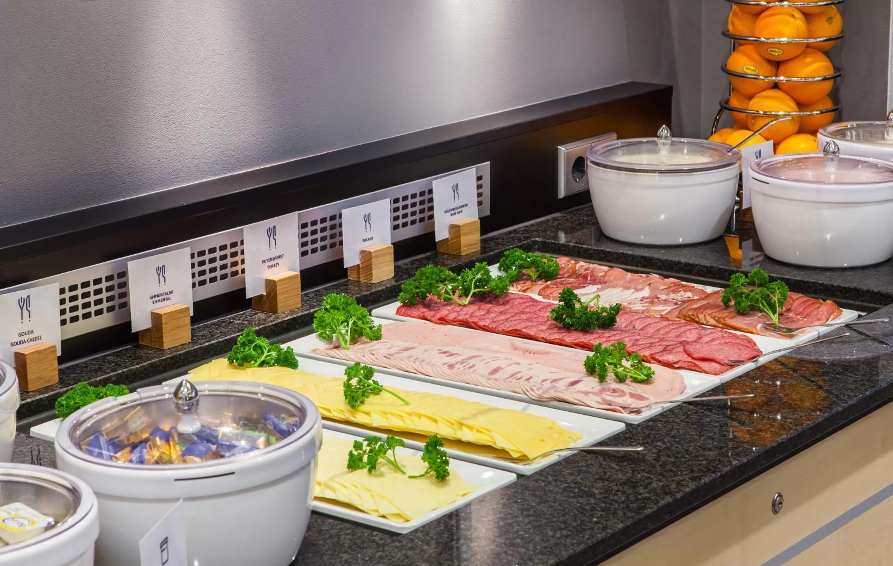 Restaurant/places to eat in Holiday Inn Express München Messe by IHG