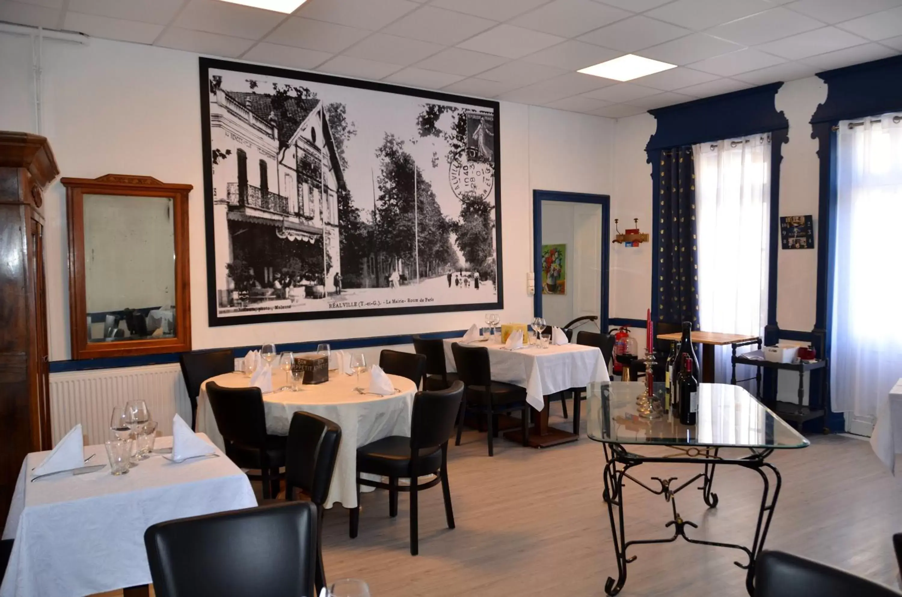 Restaurant/Places to Eat in Aux Lys d'Or