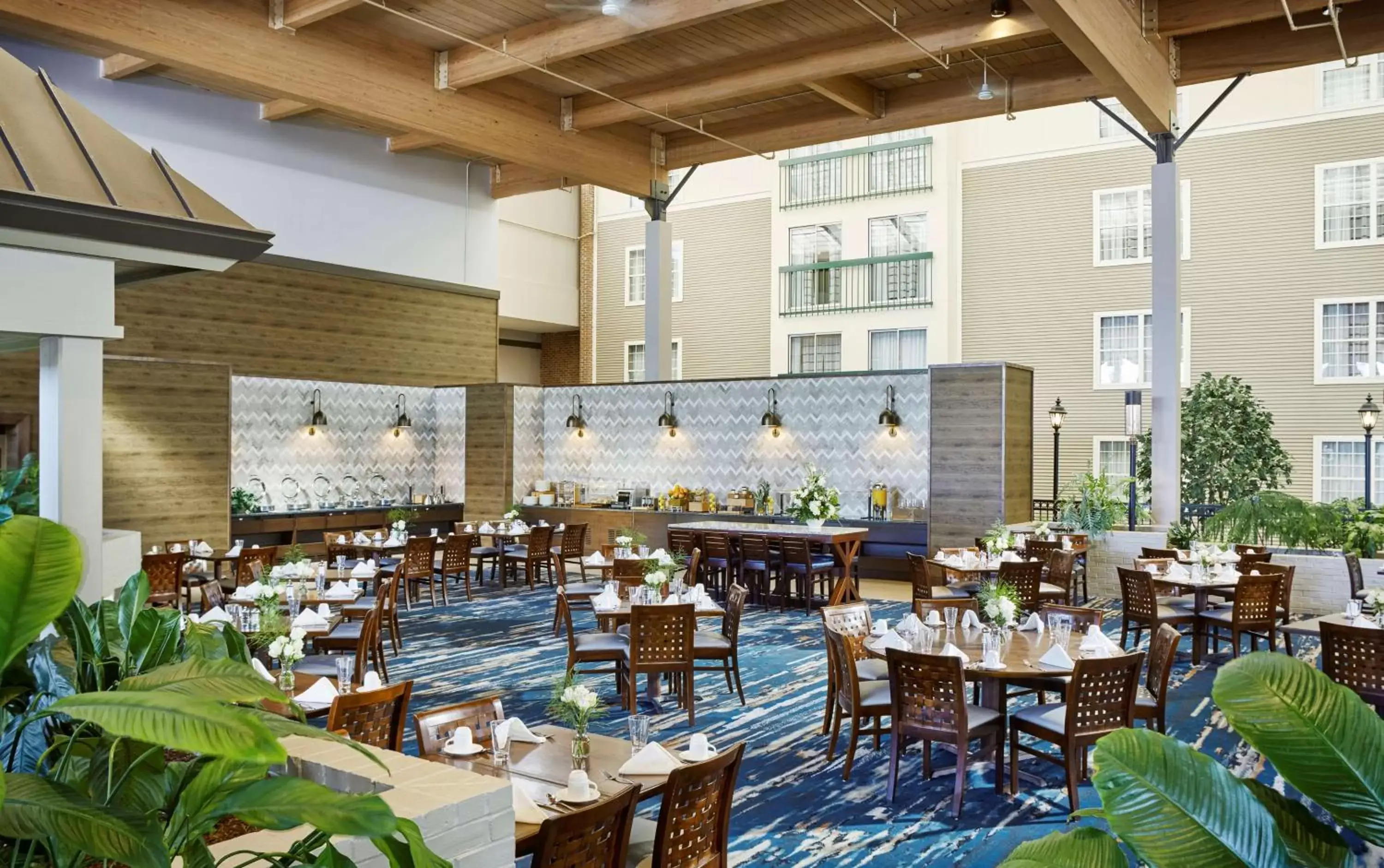 Lobby or reception, Restaurant/Places to Eat in DoubleTree by Hilton Hotel Burlington Vermont