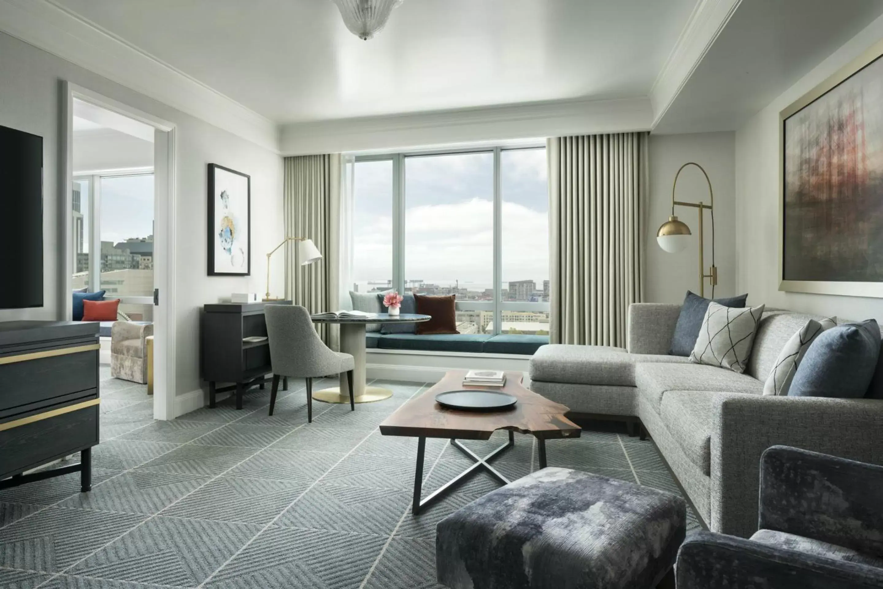 Living room, Seating Area in Four Seasons Hotel San Francisco