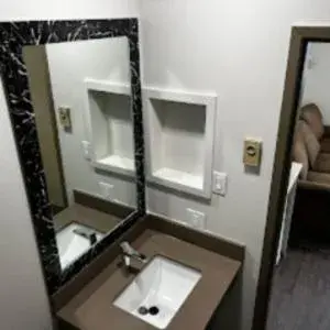 Bathroom in Super 8 by Wyndham Penticton