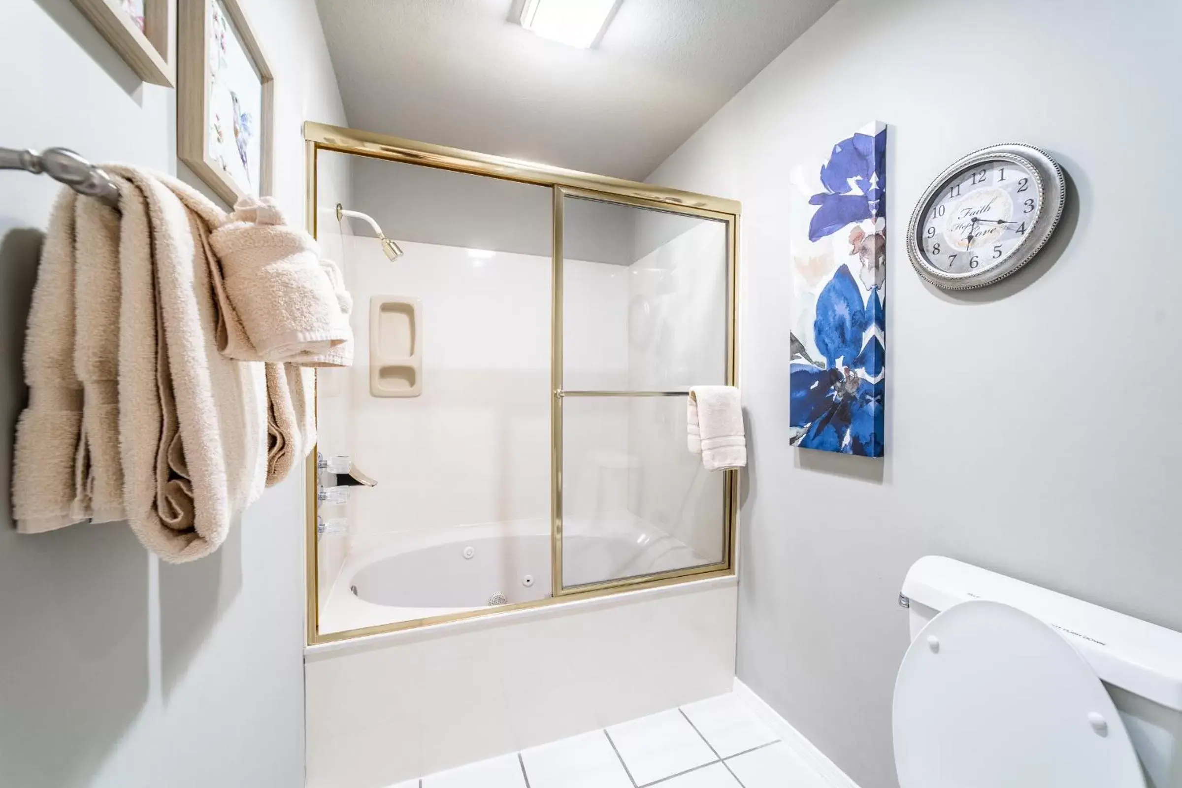 Bathroom in Thousand Hills Golf Resort