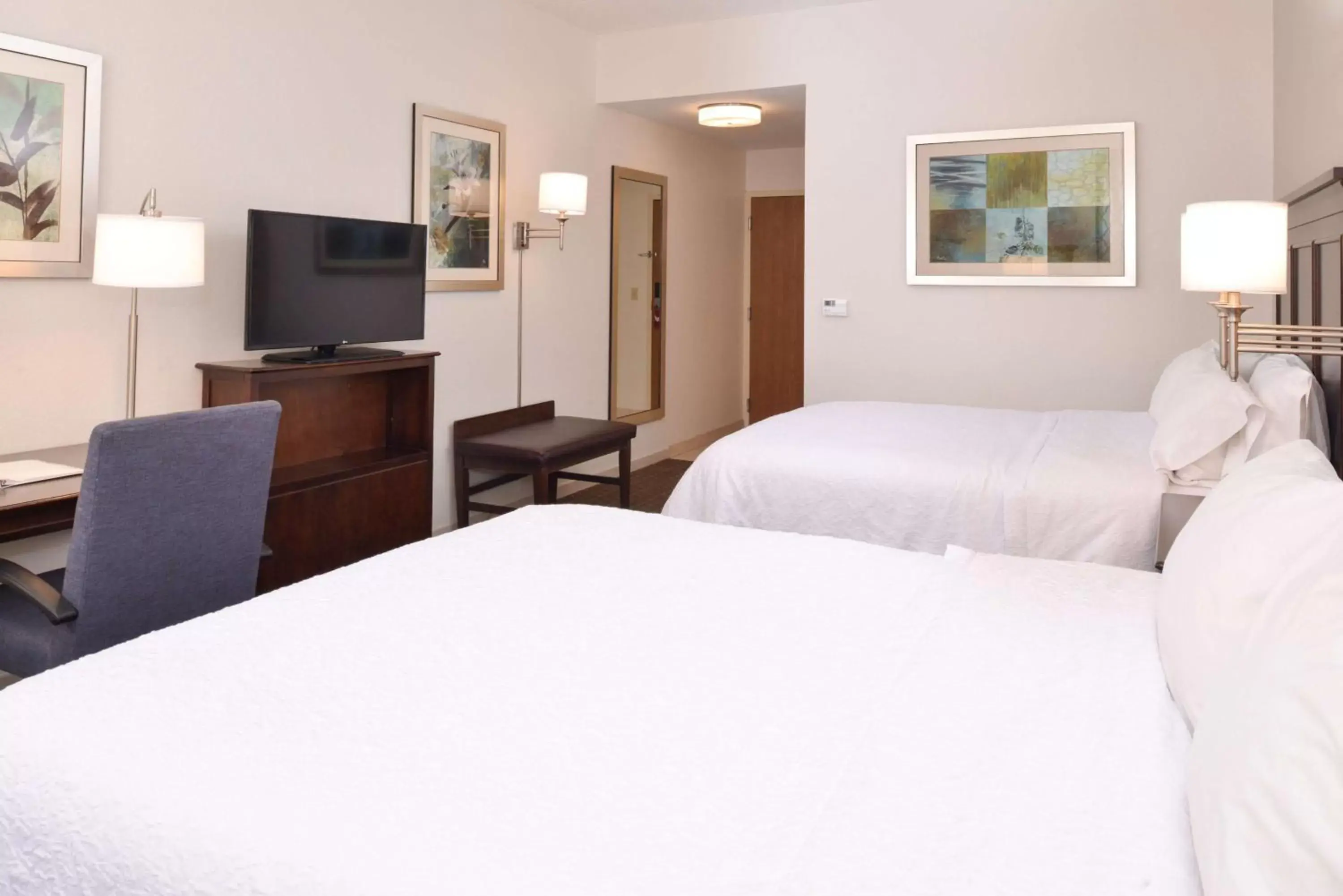 Bed in Hampton Inn & Suites Pueblo-Southgate