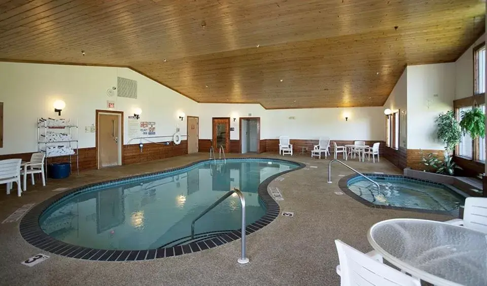 Swimming Pool in Country Inn Two Harbors