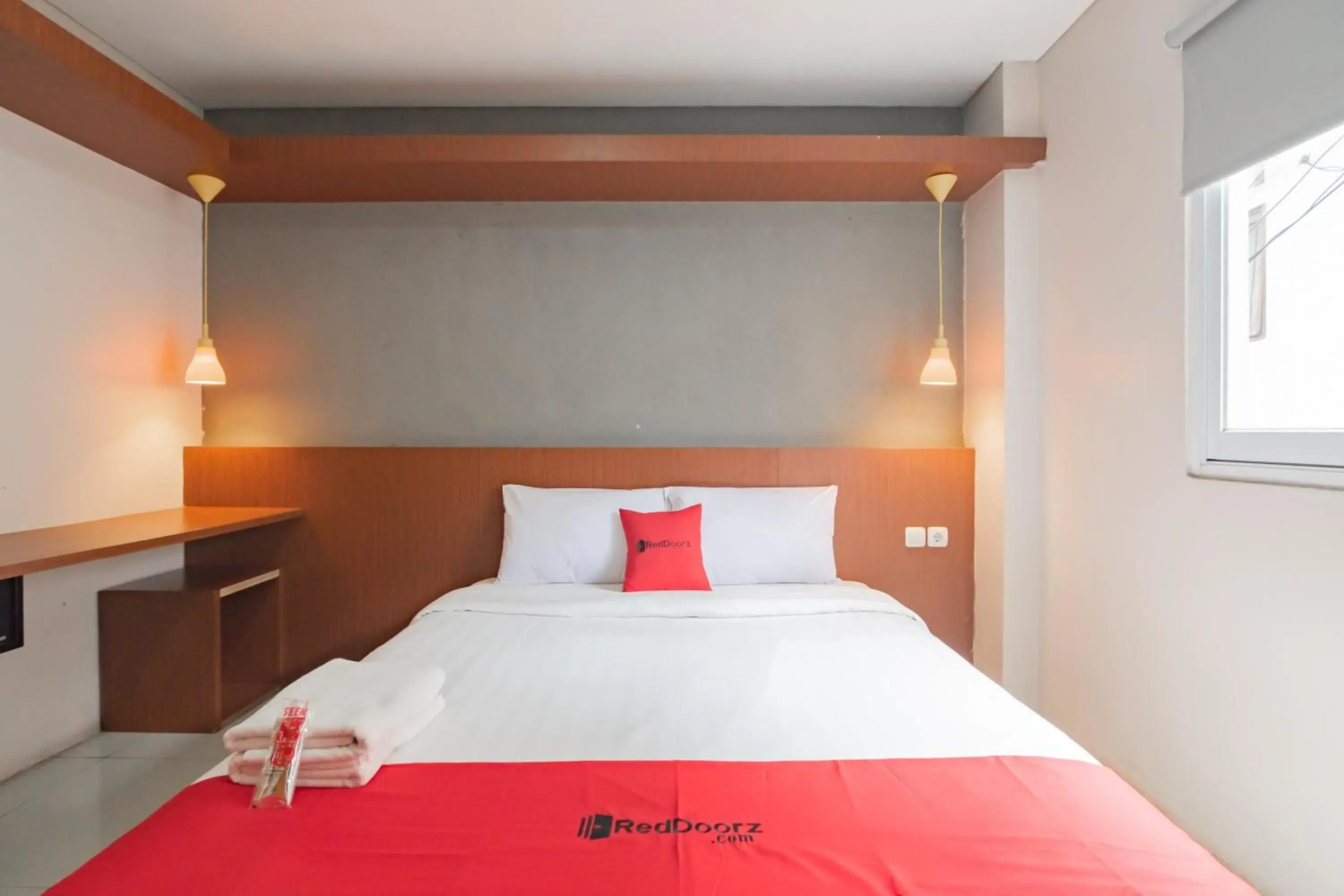 Bedroom, Bed in RedDoorz Plus @ Dago Pojok 3