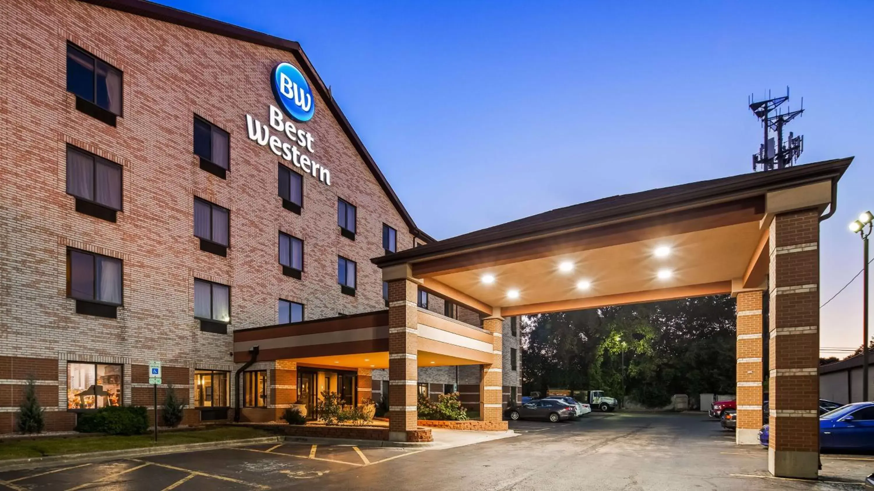 Property building in Best Western Inn & Suites - Midway Airport
