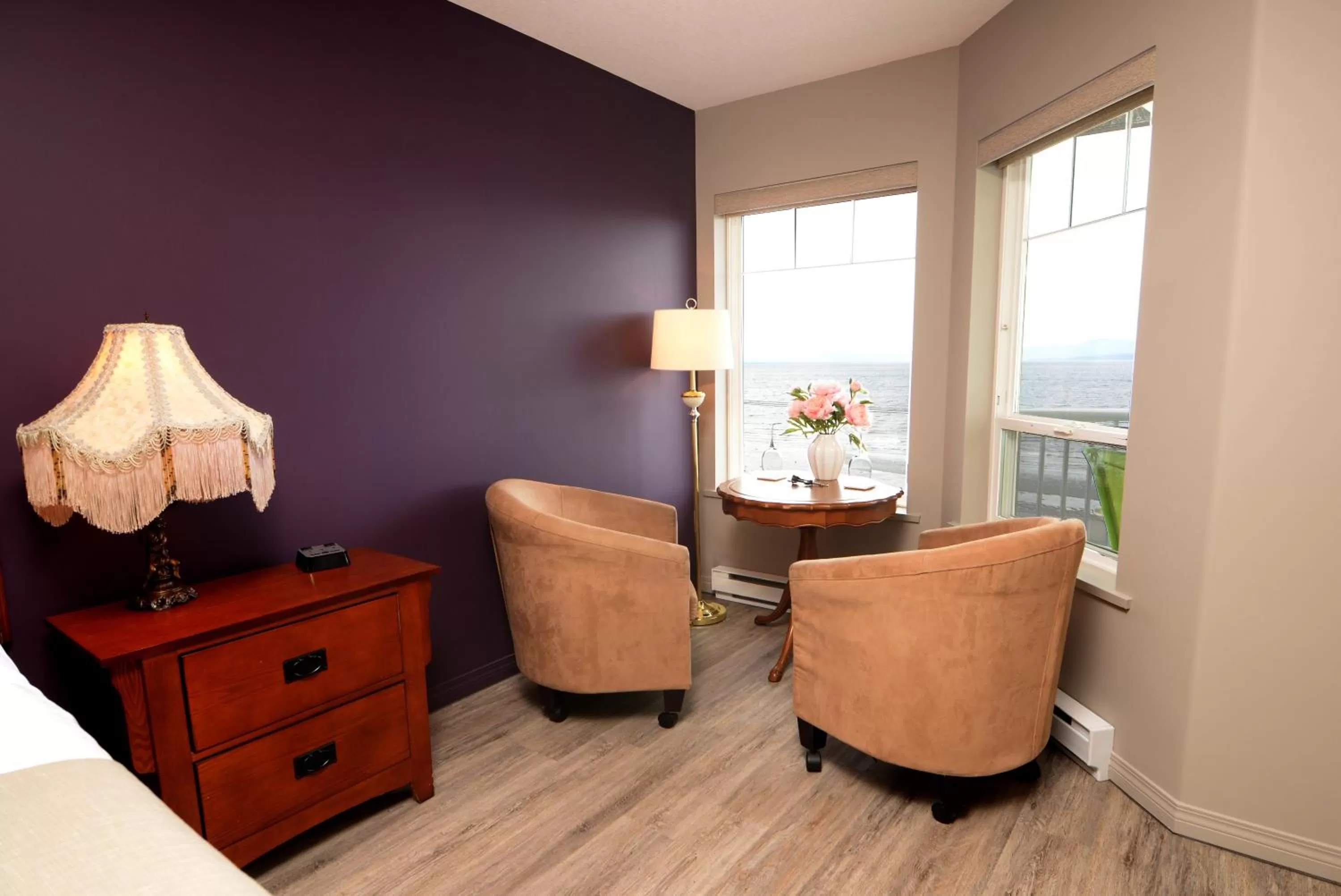 Seating area, Bed in Casa Grande Inn