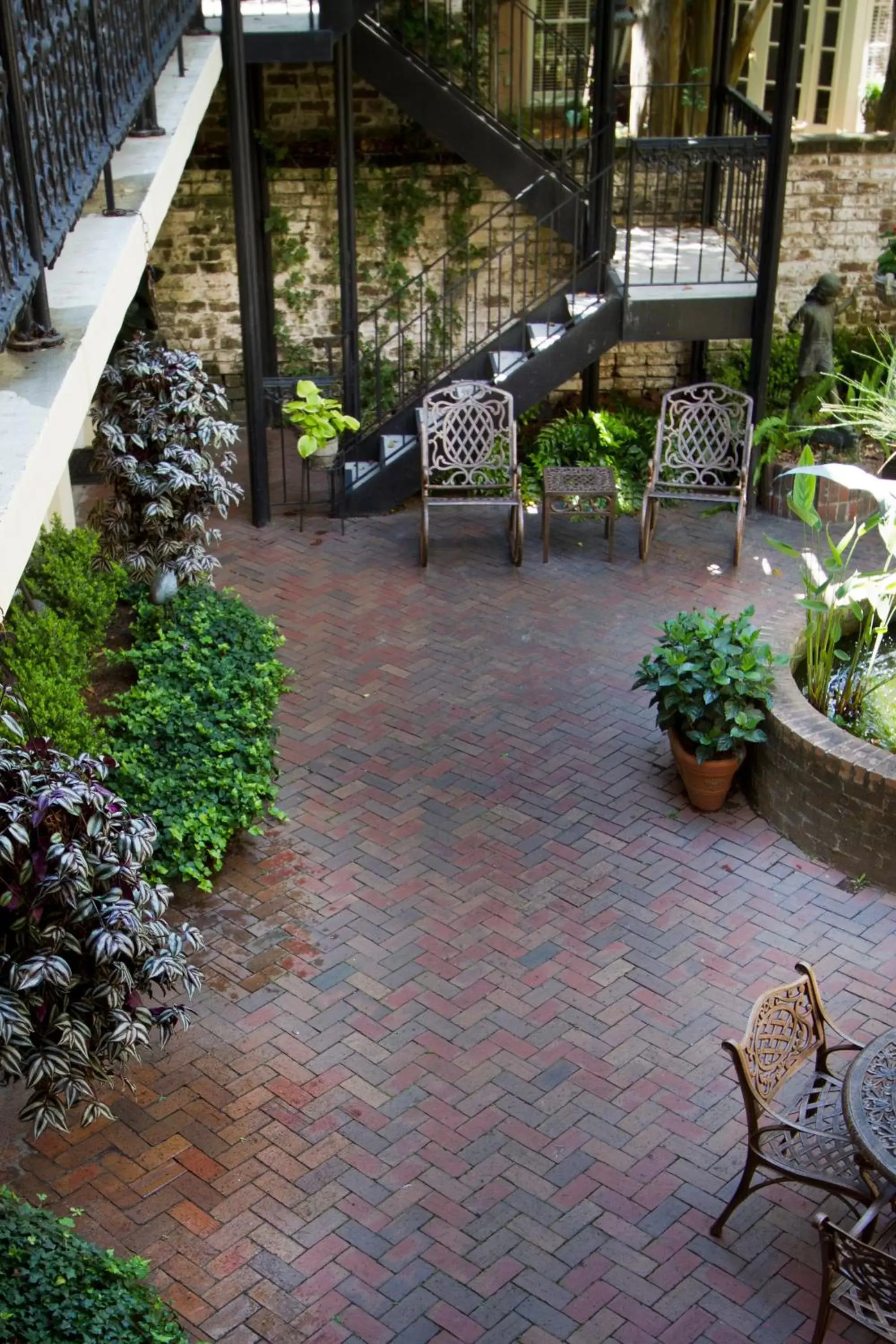 Garden in Eliza Thompson House, Historic Inns of Savannah Collection