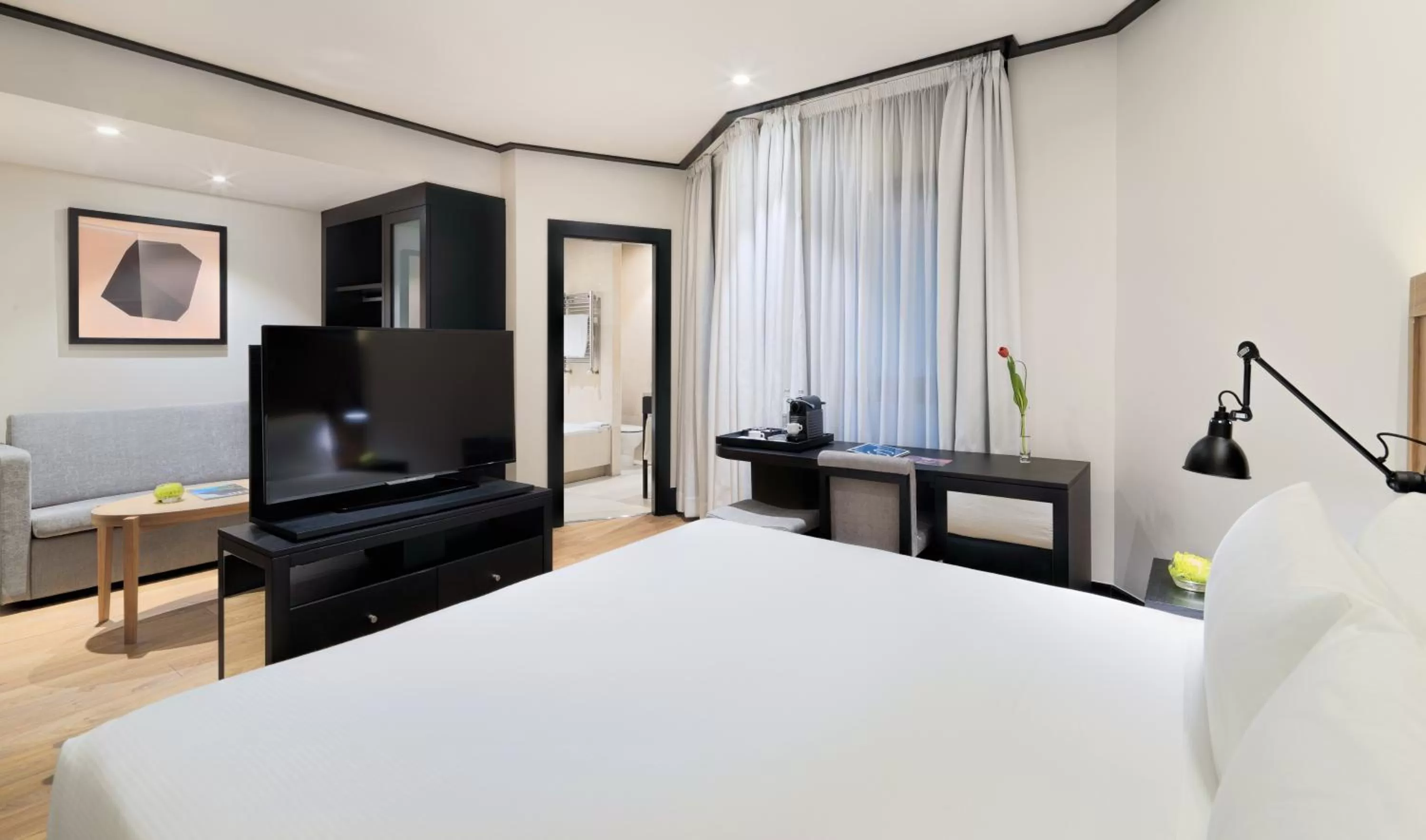 Photo of the whole room, Bed in H10 Puerta de Alcalá 4 Sup